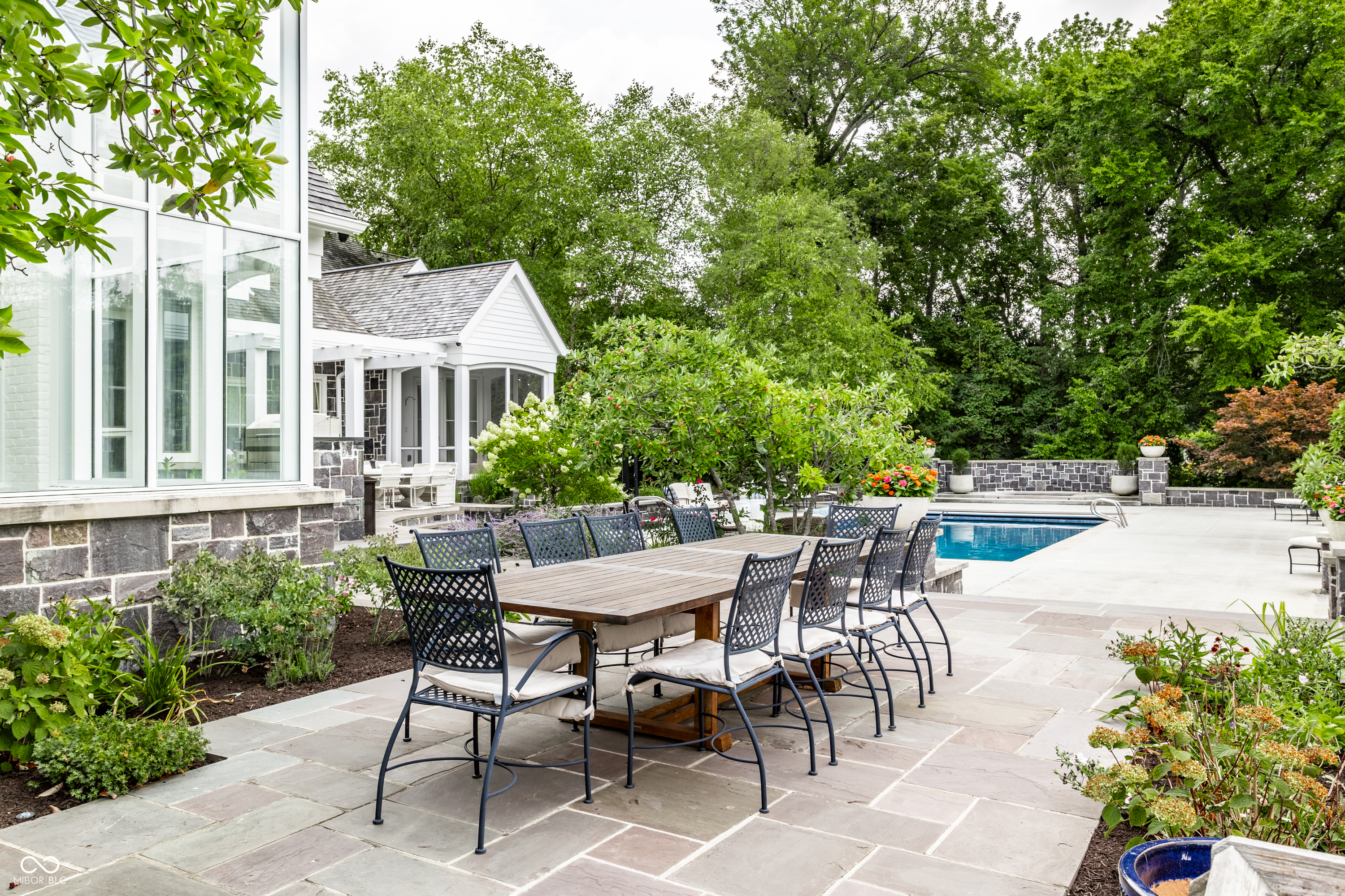1121 Laurelwood