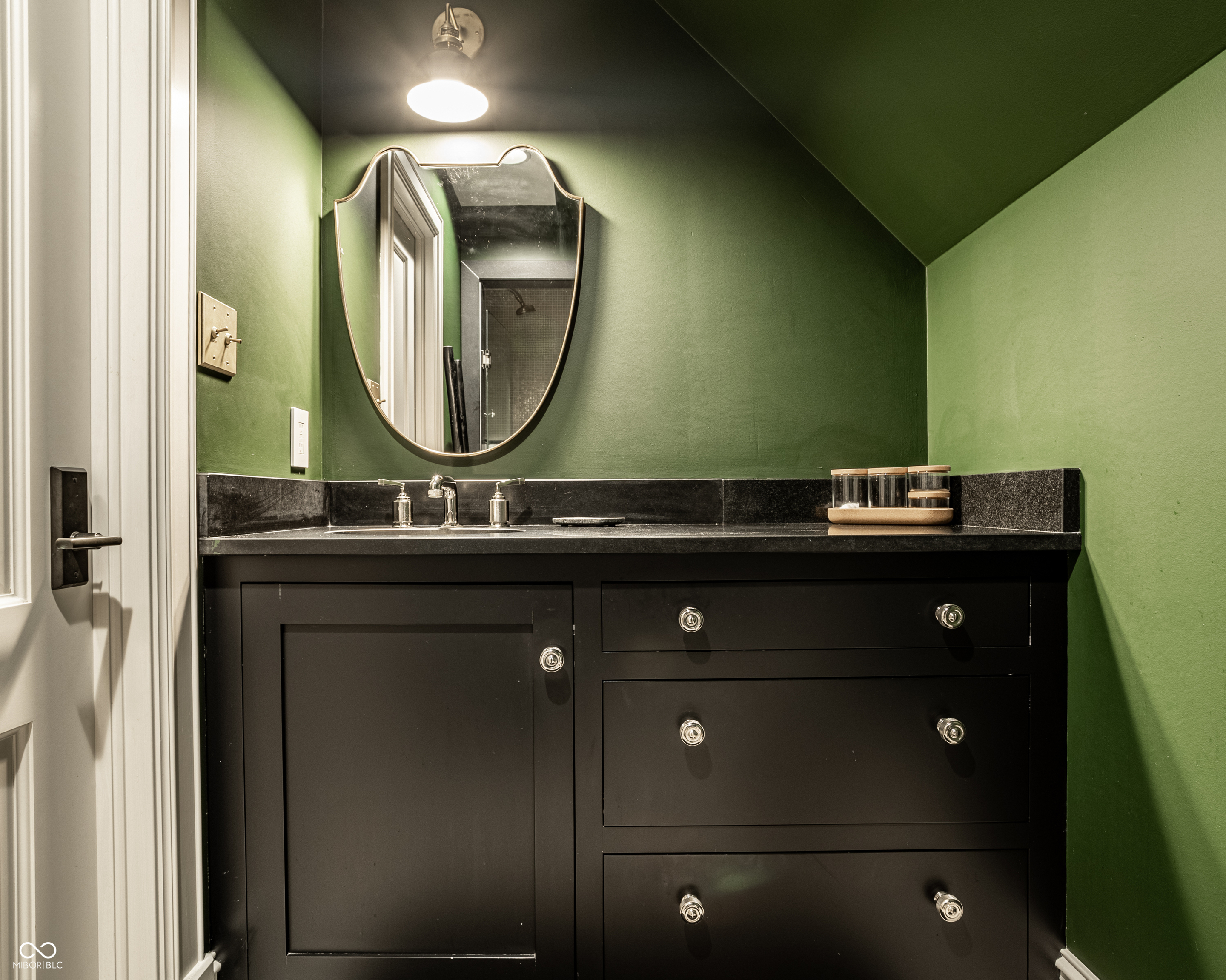 1121 Laurelwood
