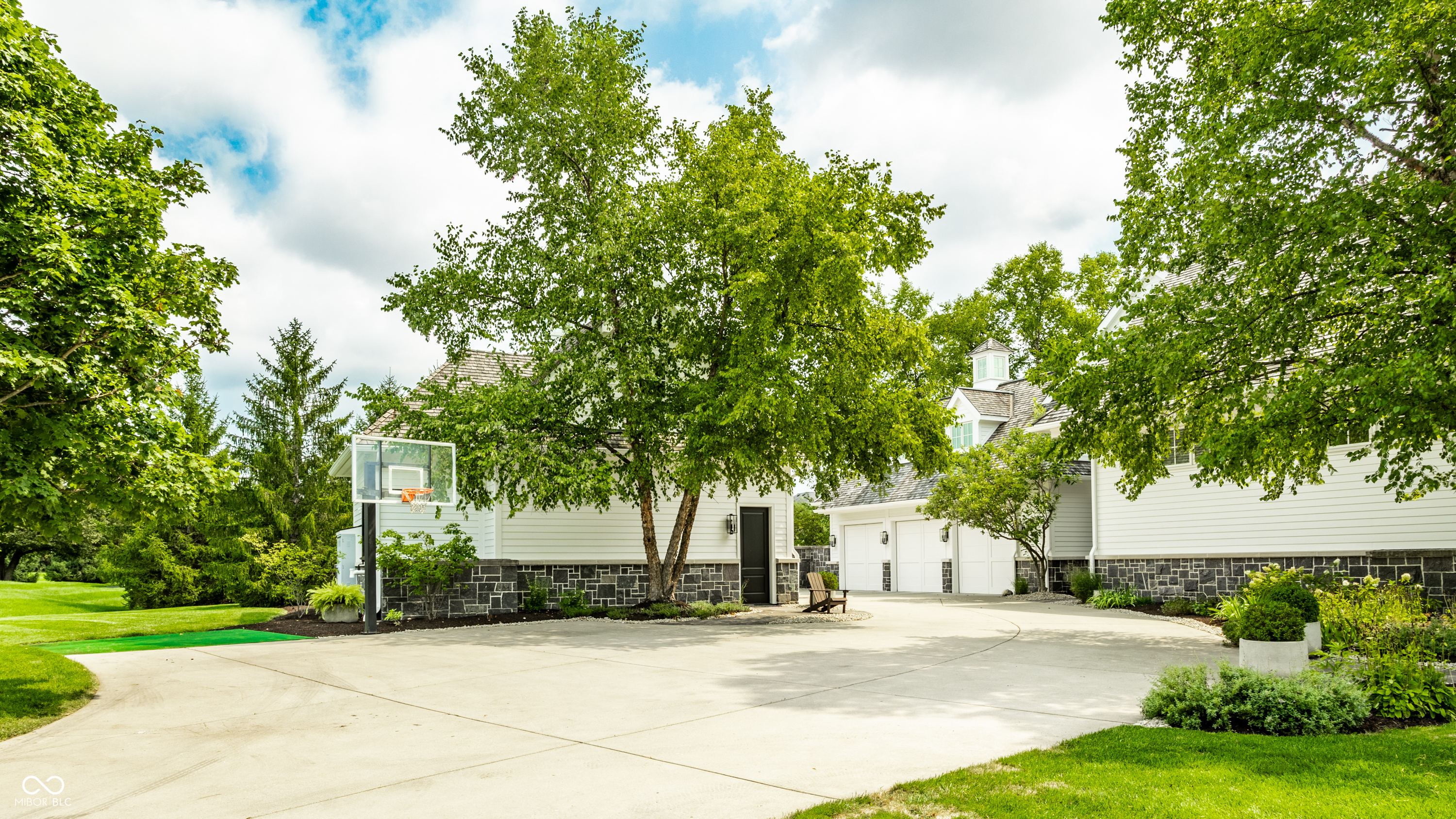 1121 Laurelwood