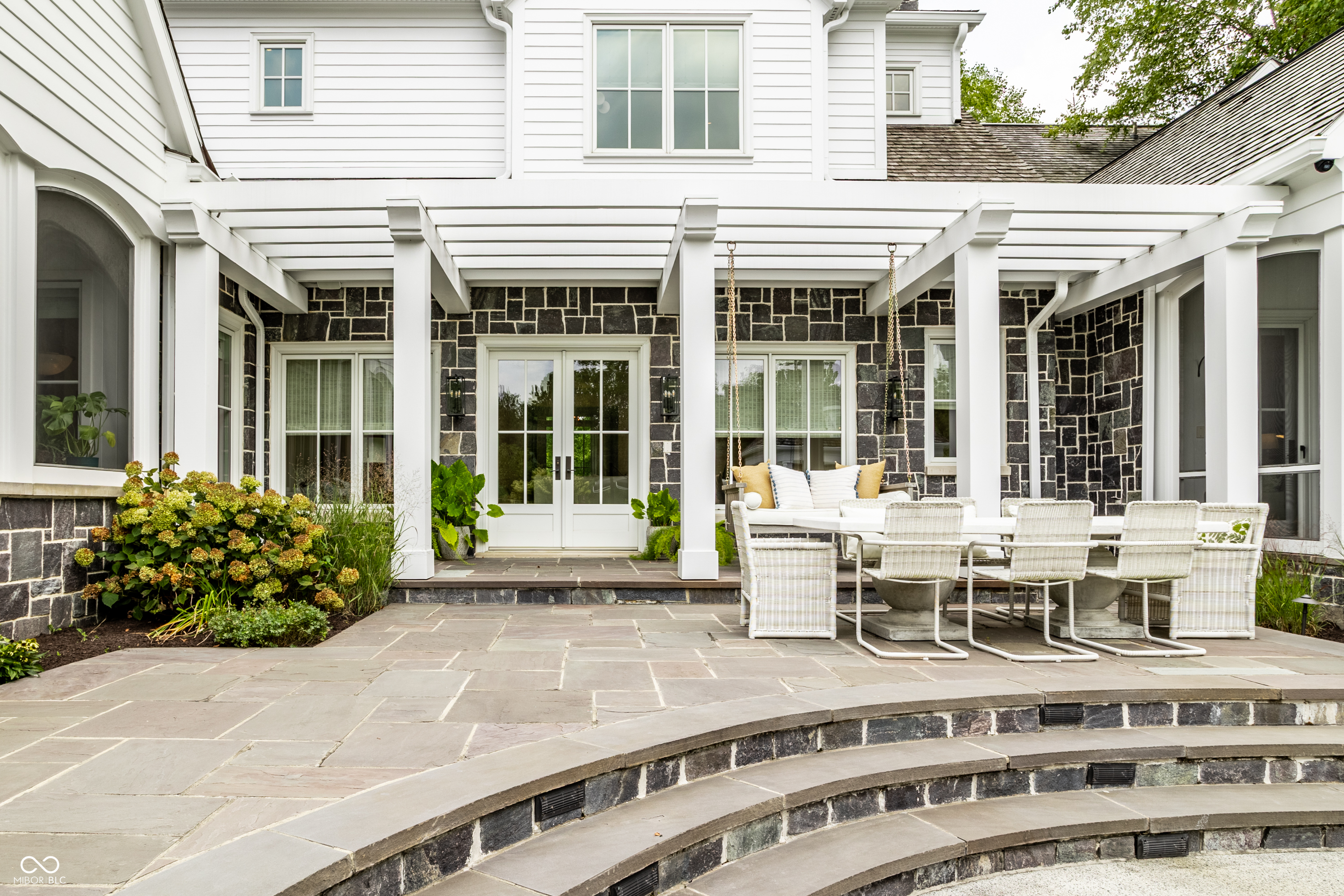 1121 Laurelwood