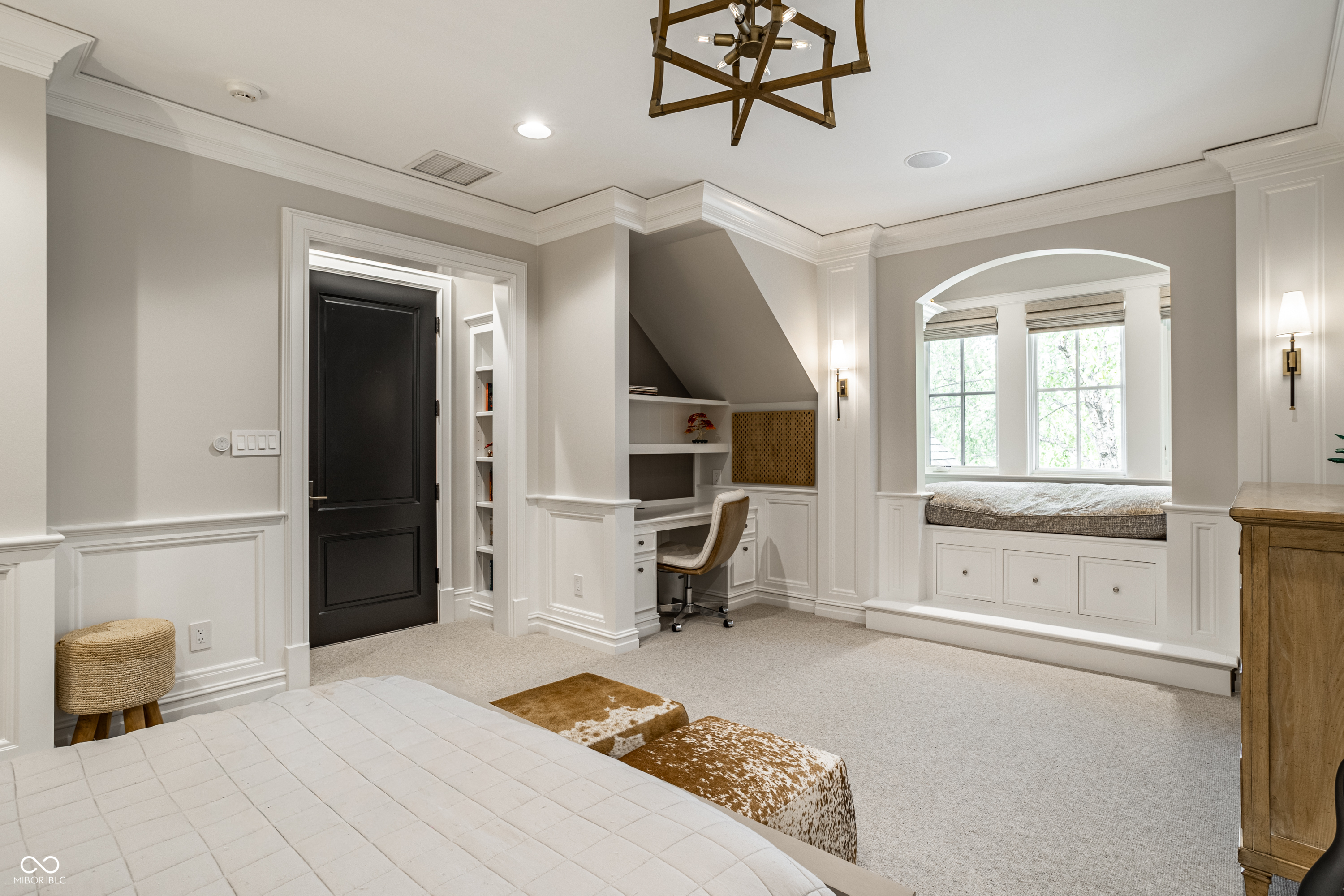 1121 Laurelwood