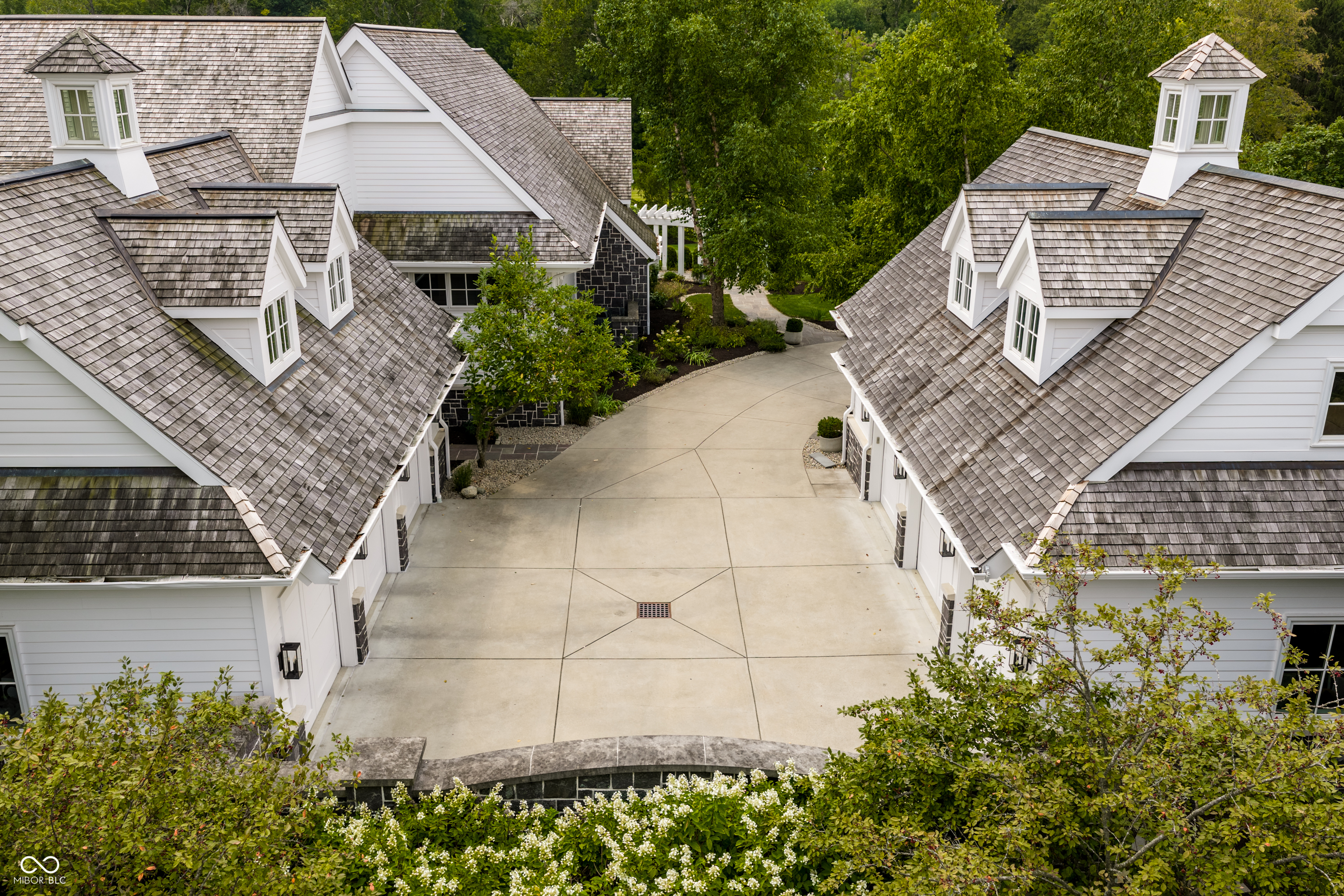 1121 Laurelwood