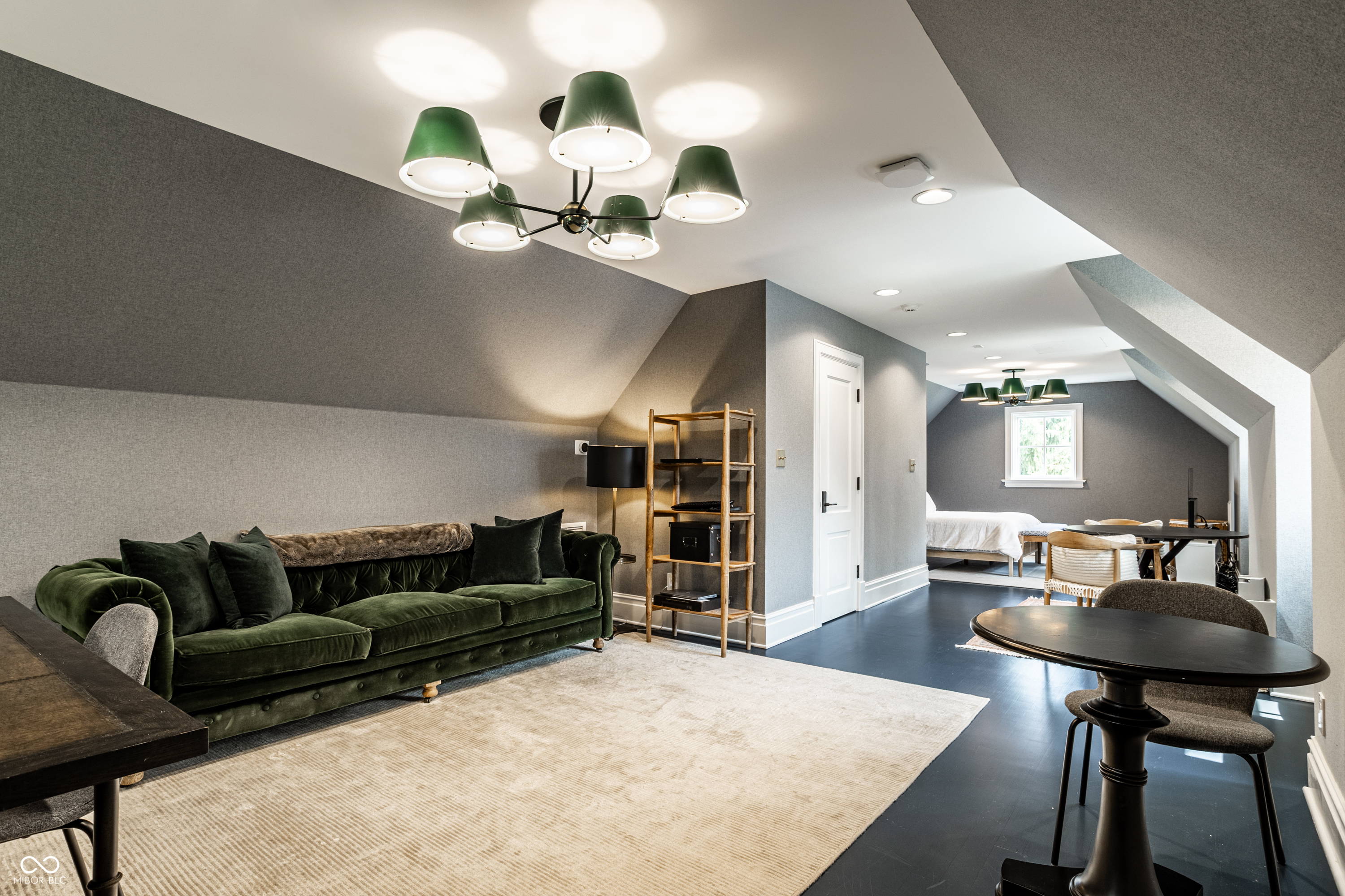 1121 Laurelwood