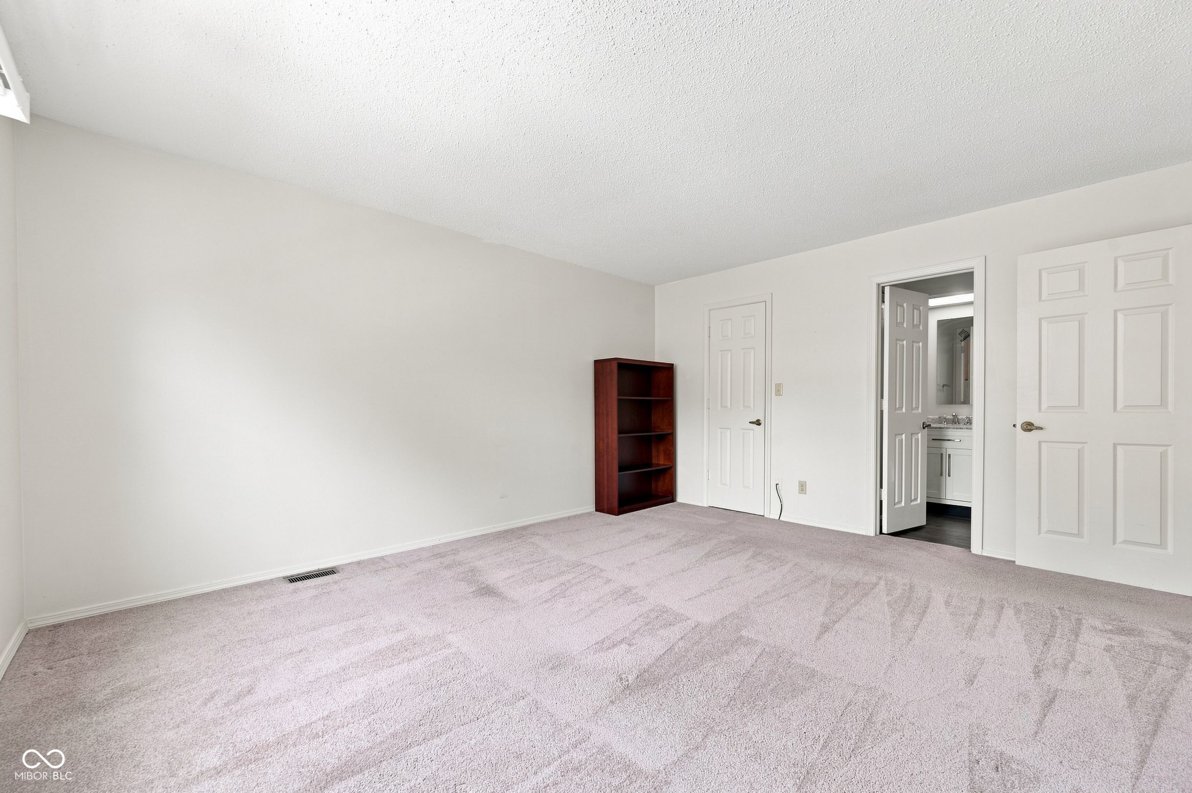 8341 Chapel Pines