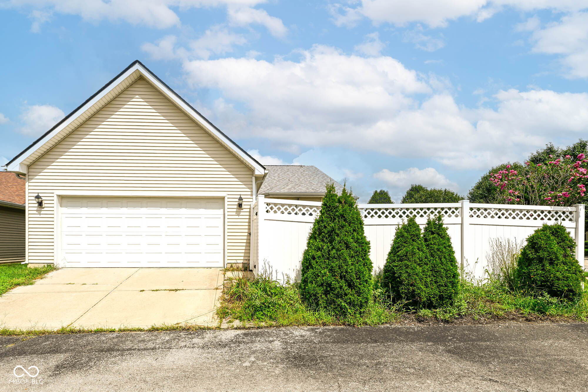 871 Maidstone Avenue