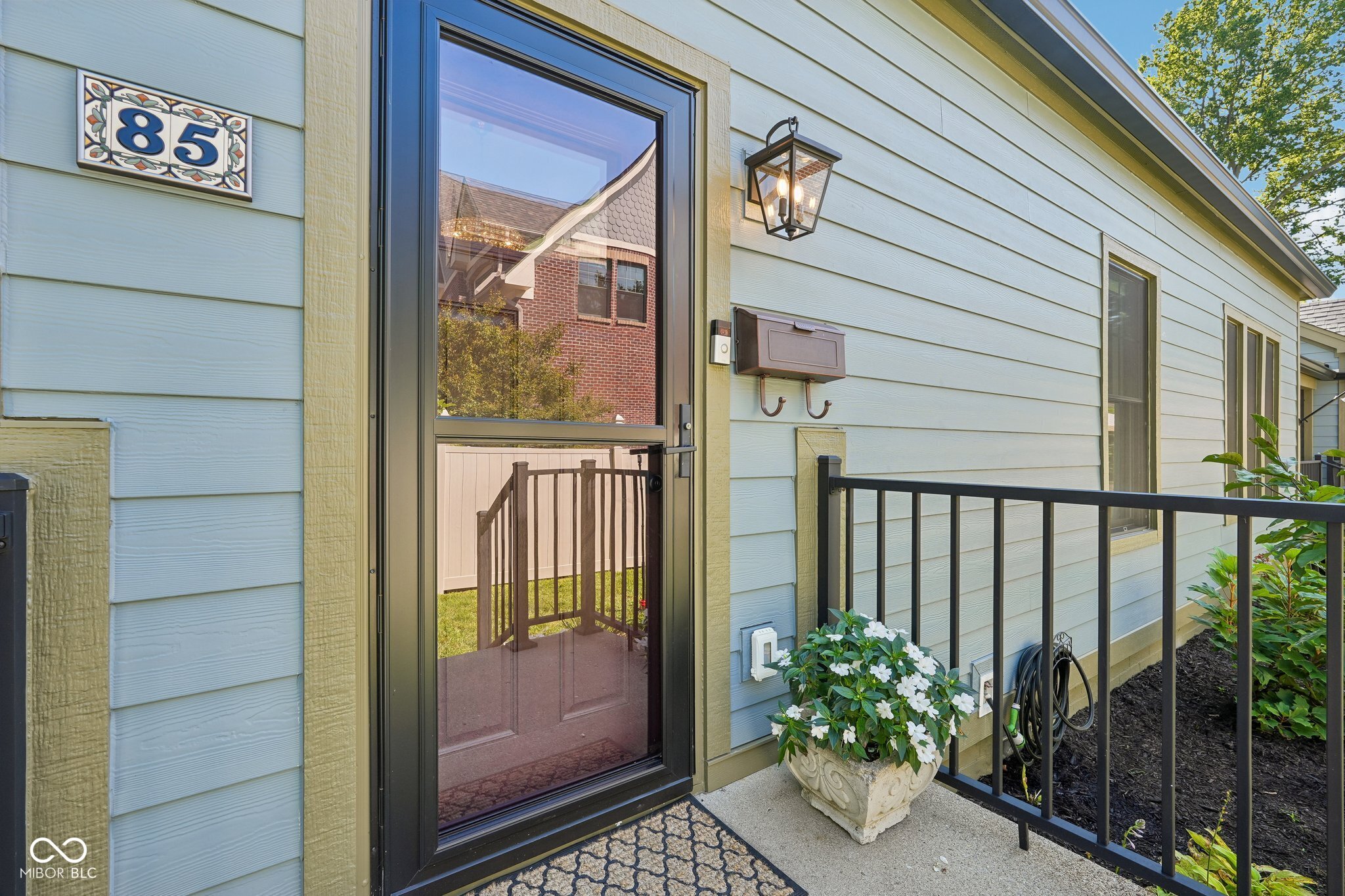 85 E Poplar