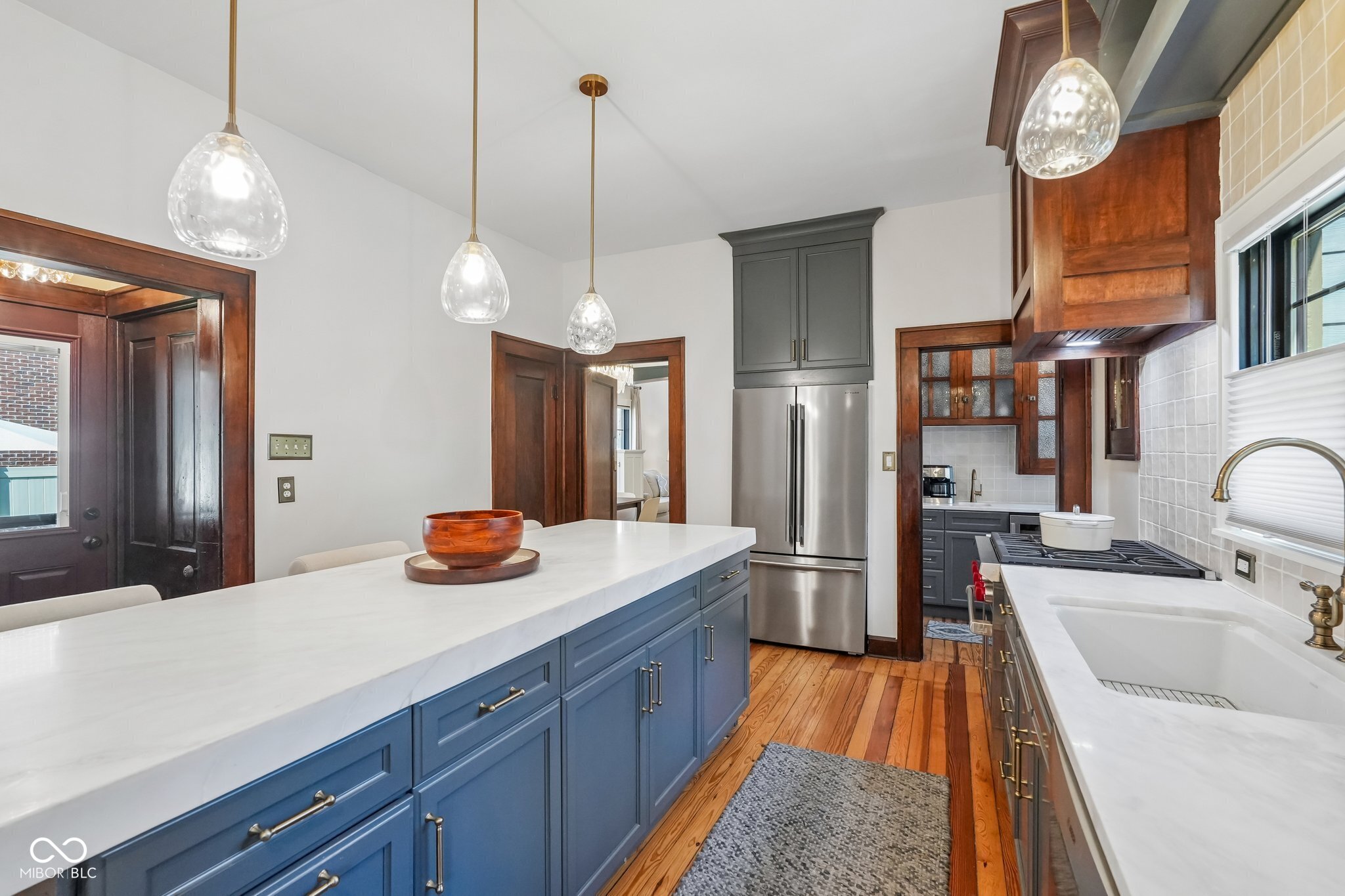 85 E Poplar