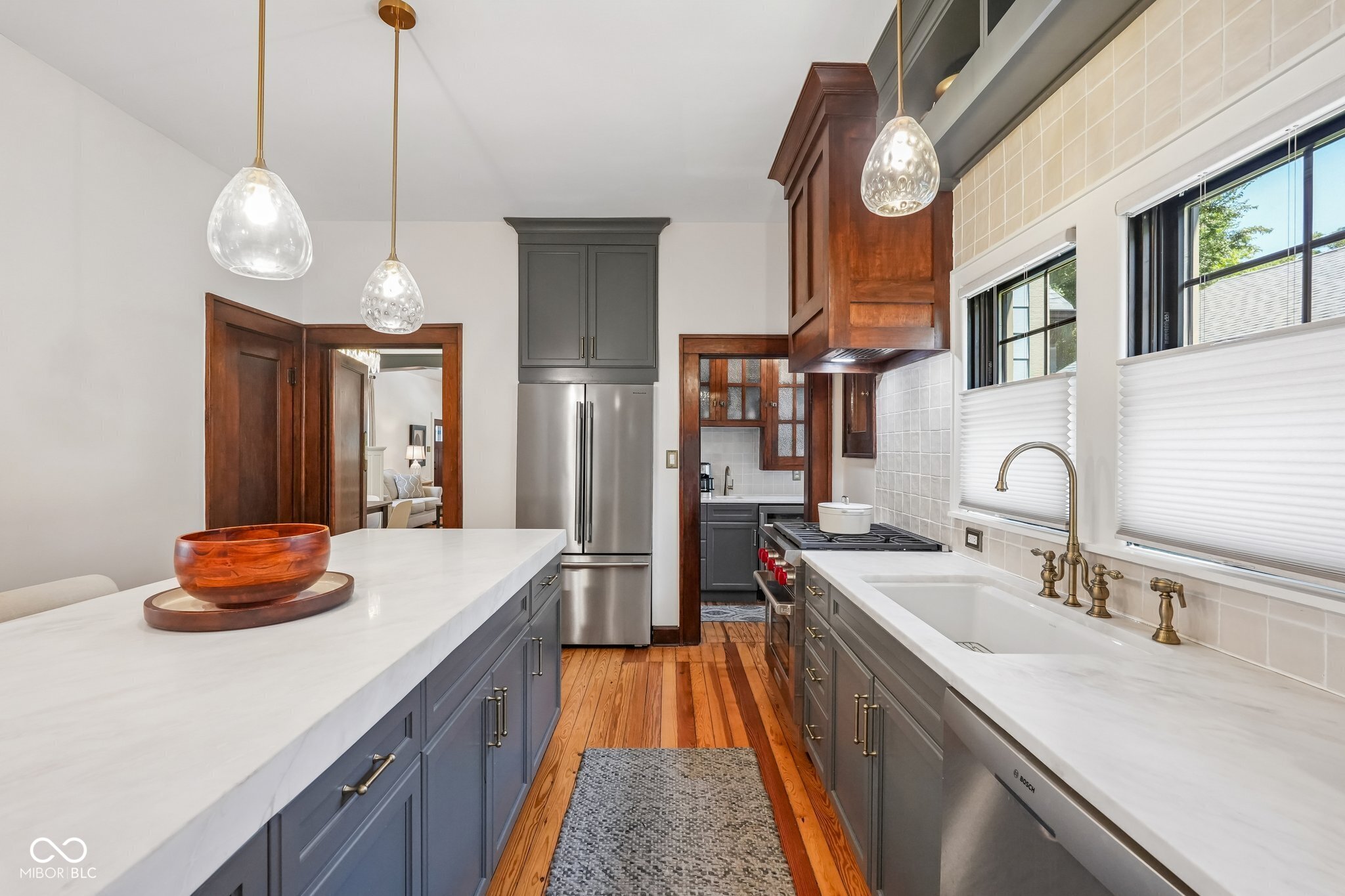 85 E Poplar