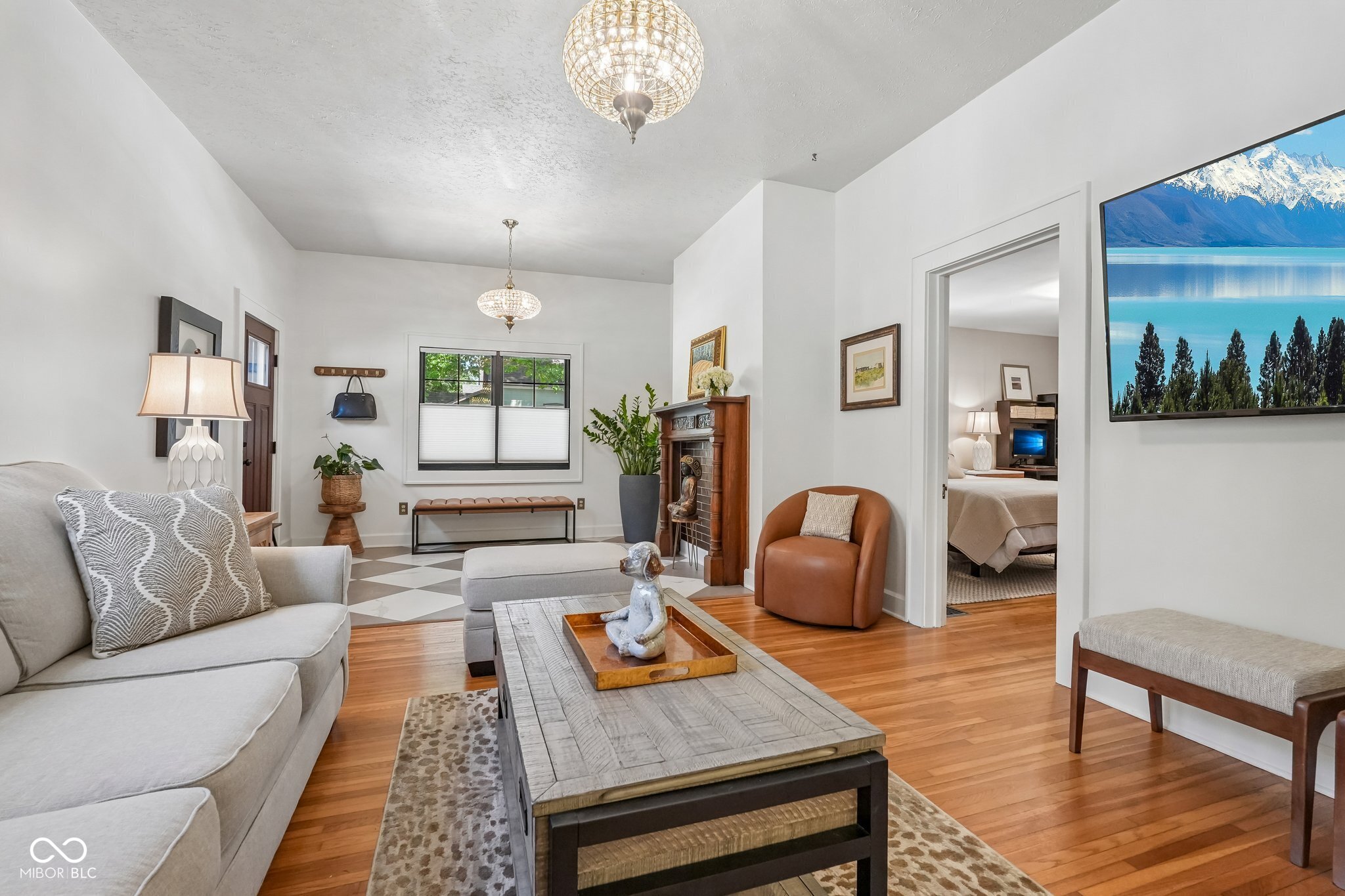 85 E Poplar