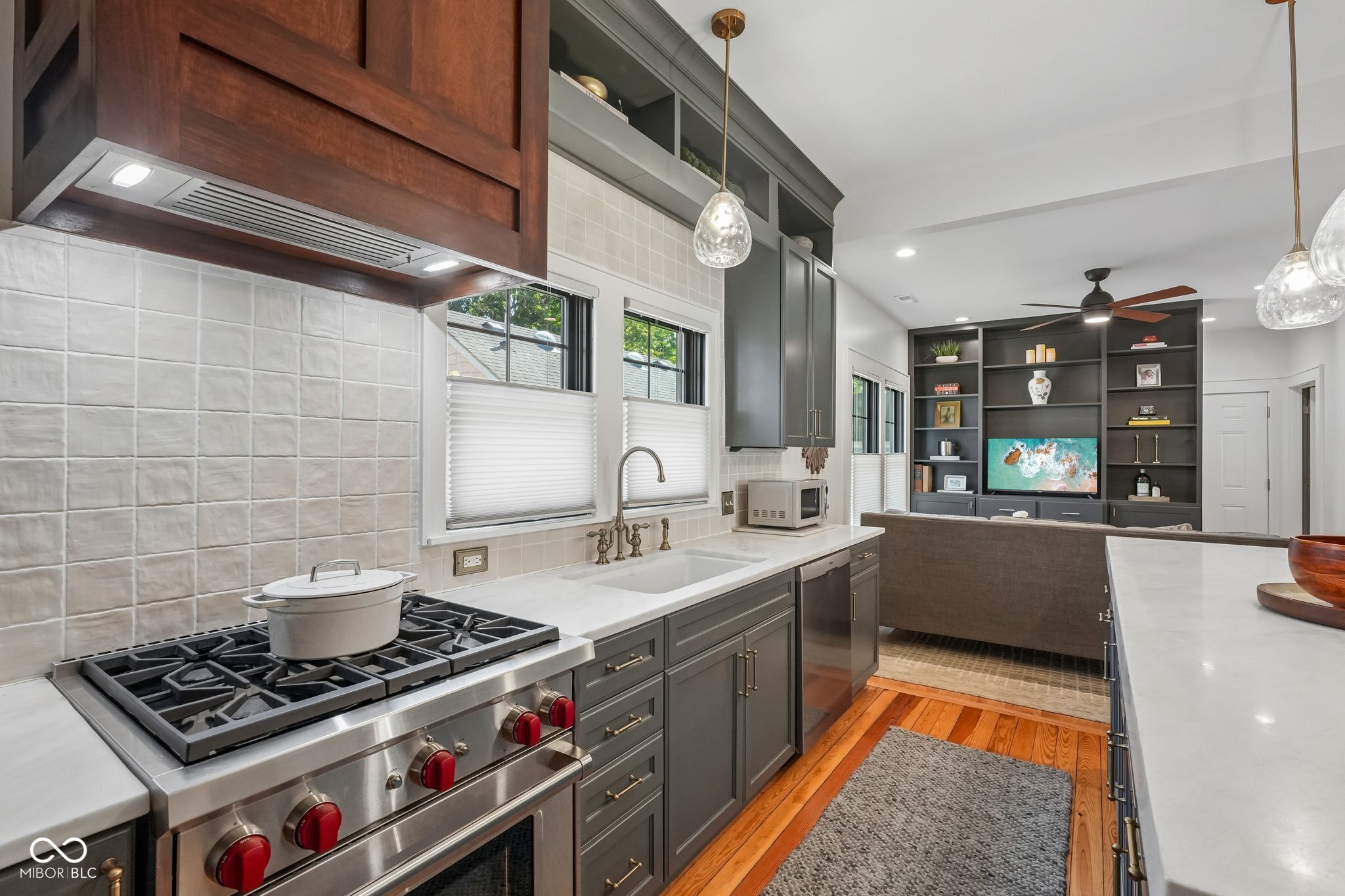 85 E Poplar