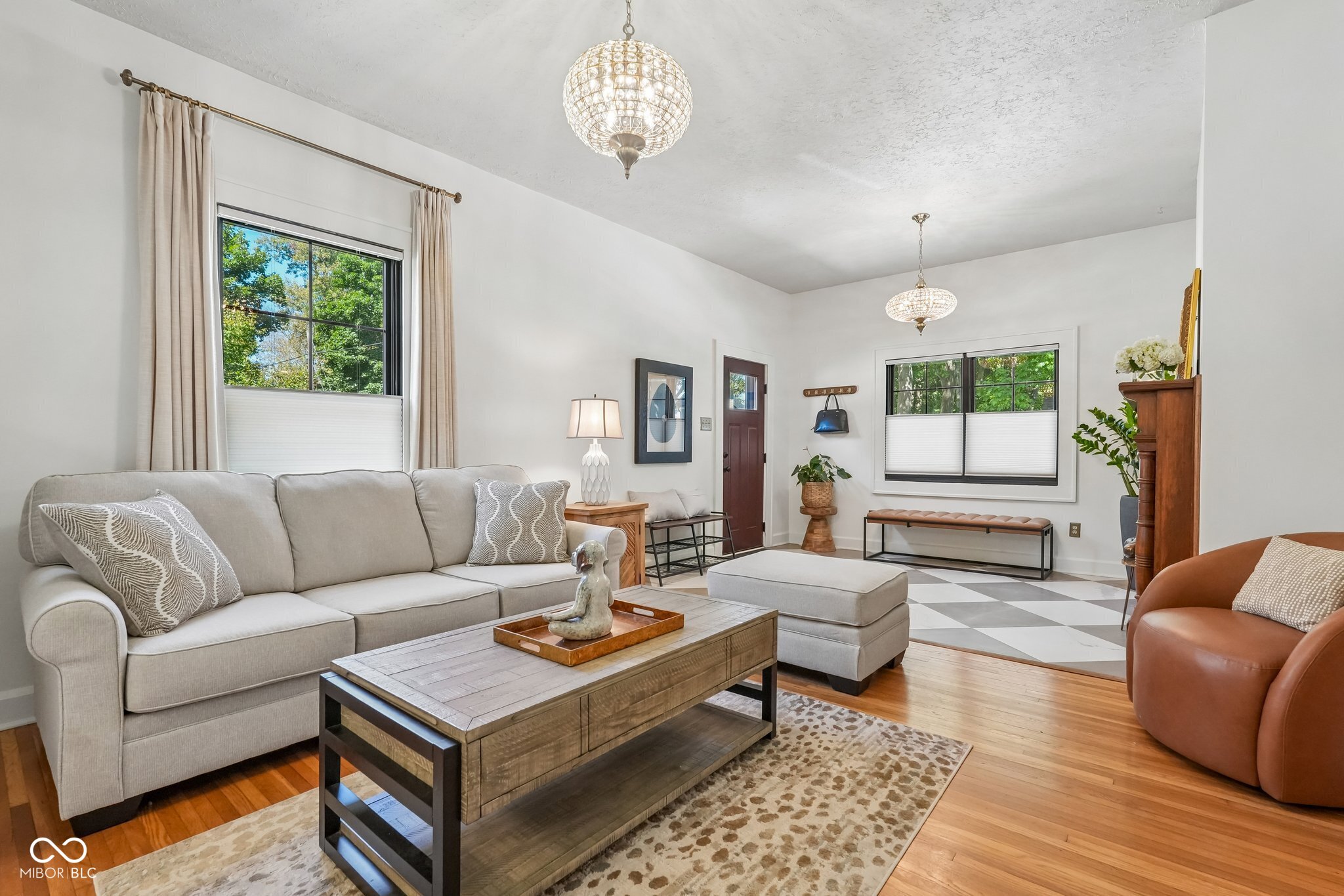 85 E Poplar