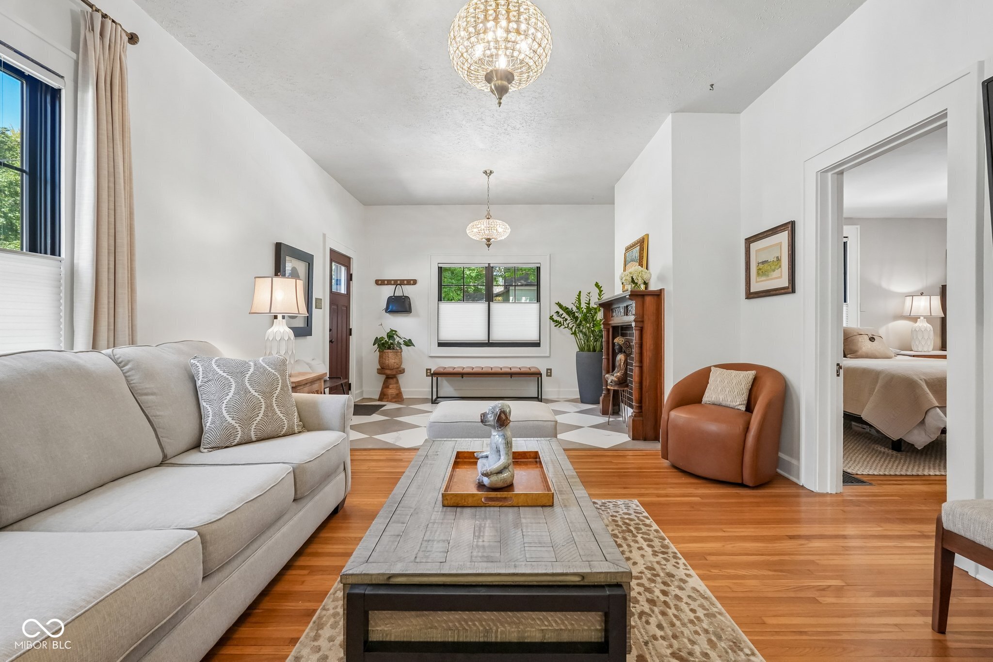 85 E Poplar