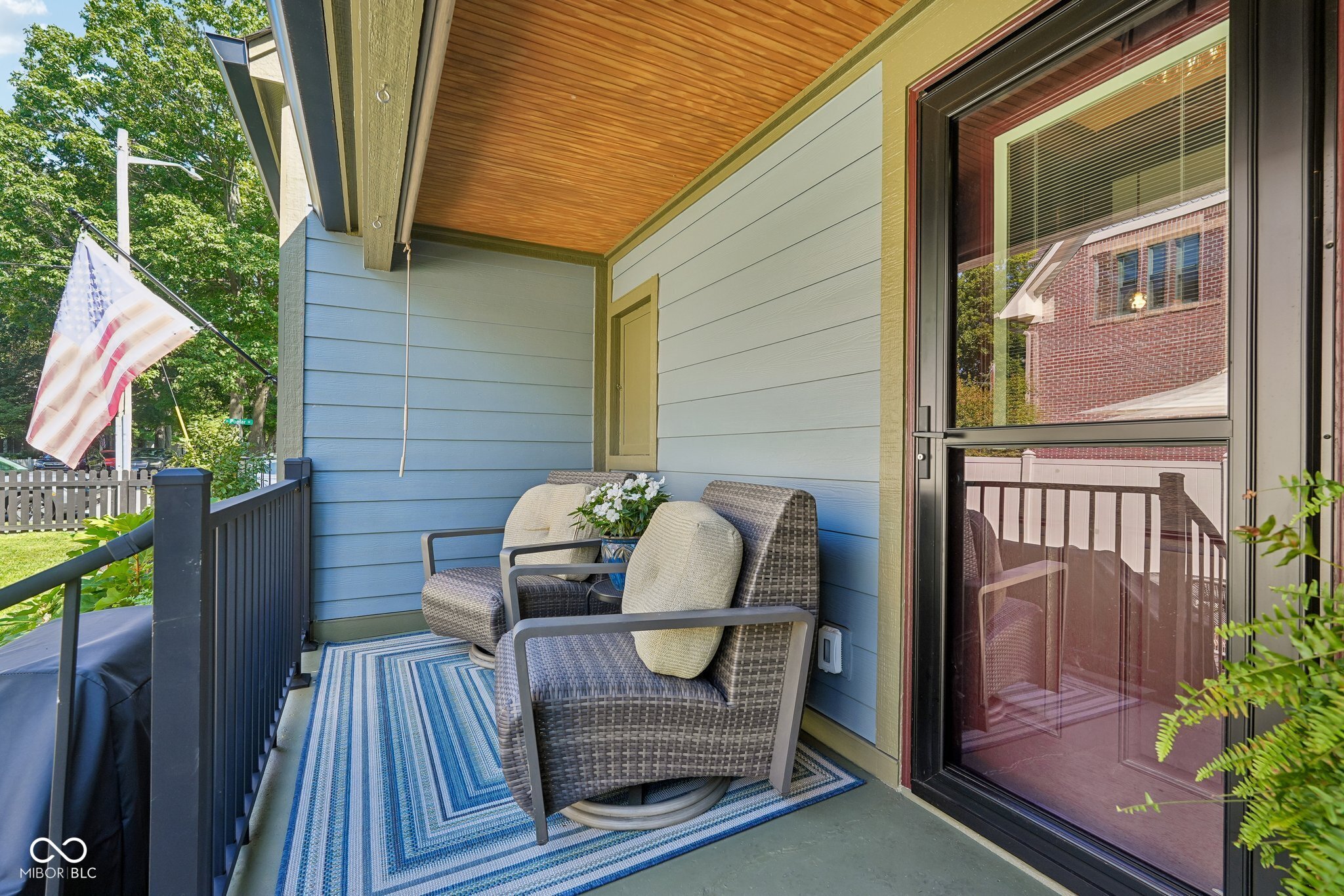 85 E Poplar