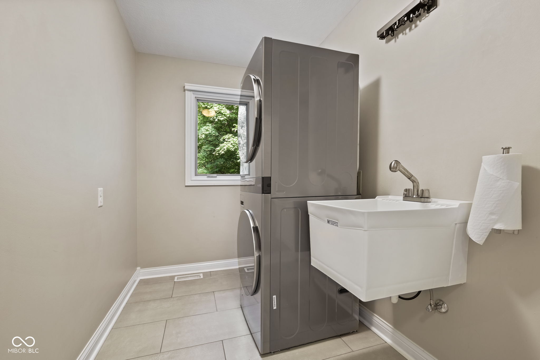 8922 Admirals Bay Drive