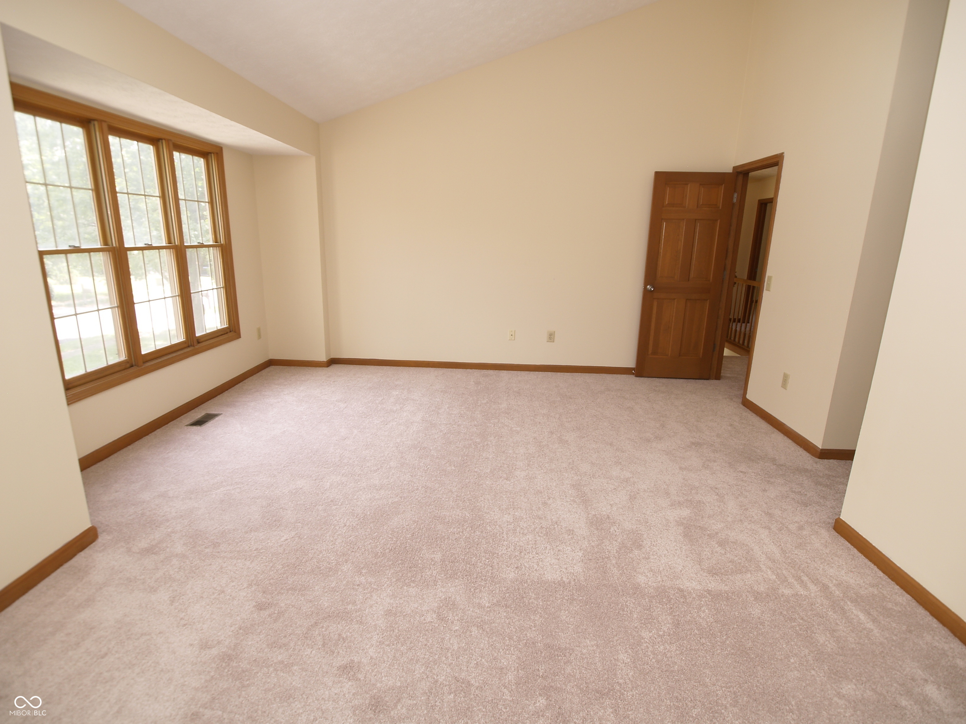 10350 Foxwood Drive W