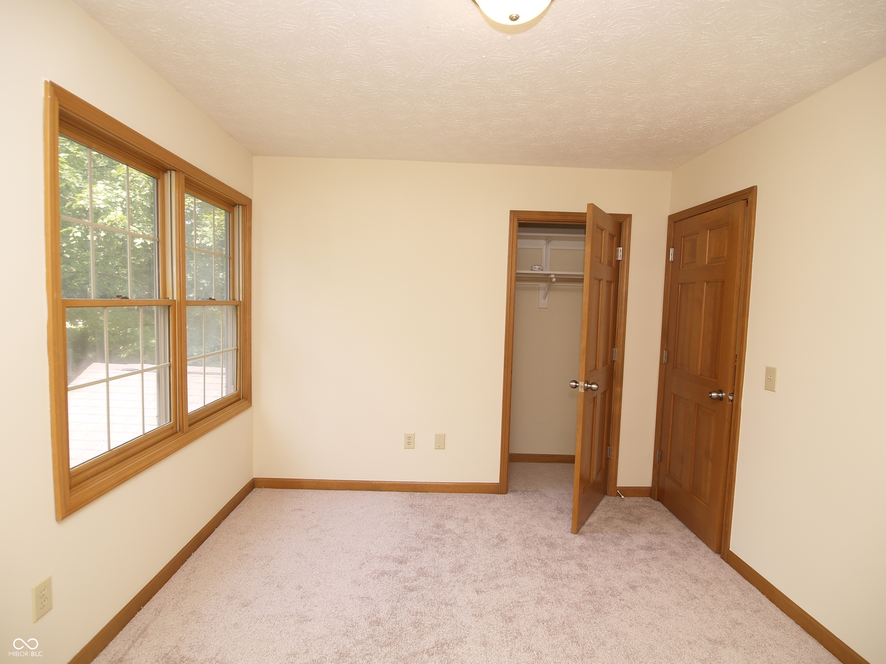 10350 Foxwood Drive W
