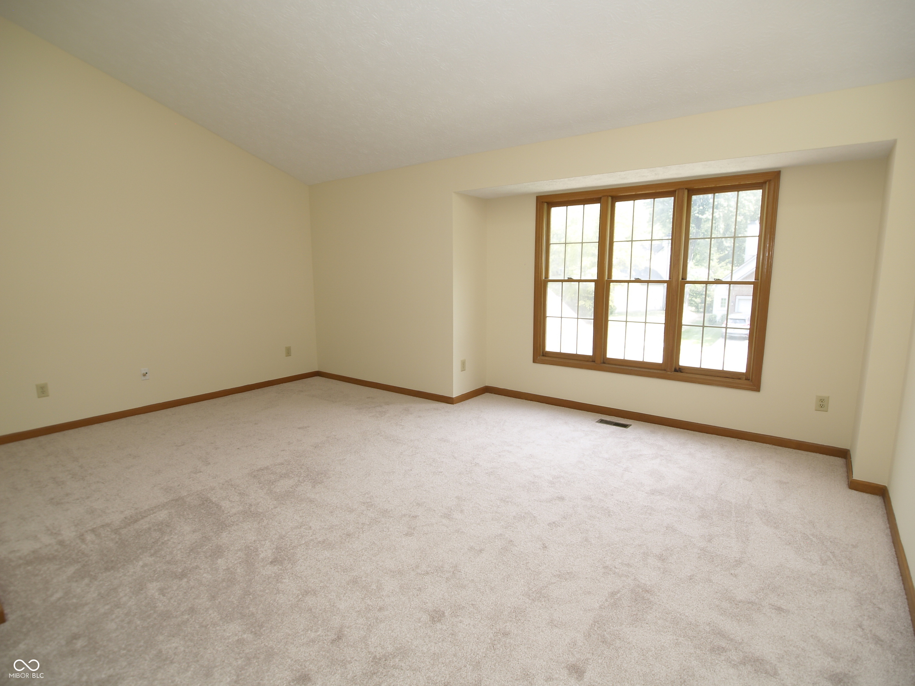 10350 Foxwood Drive W