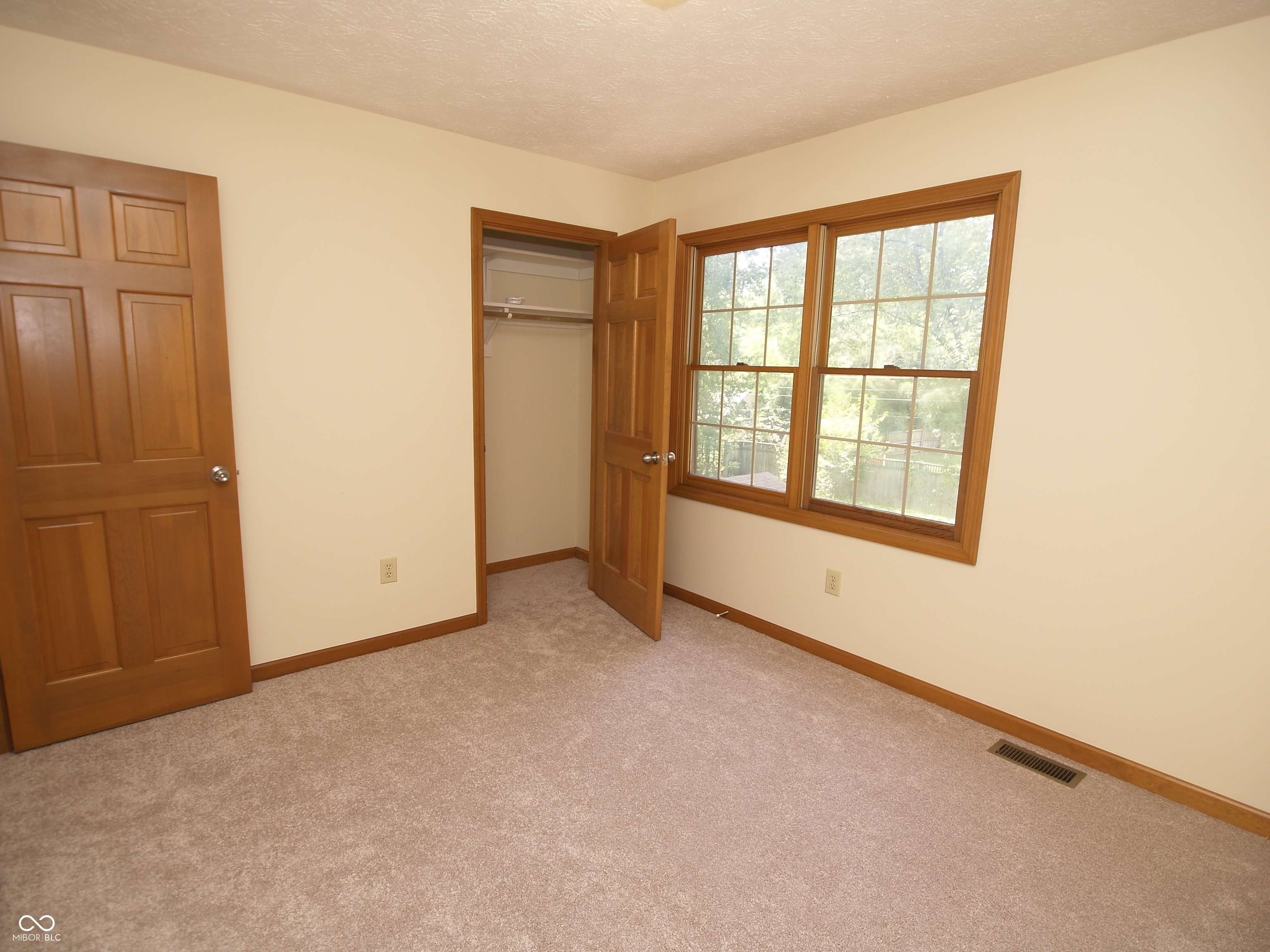 10350 Foxwood Drive W