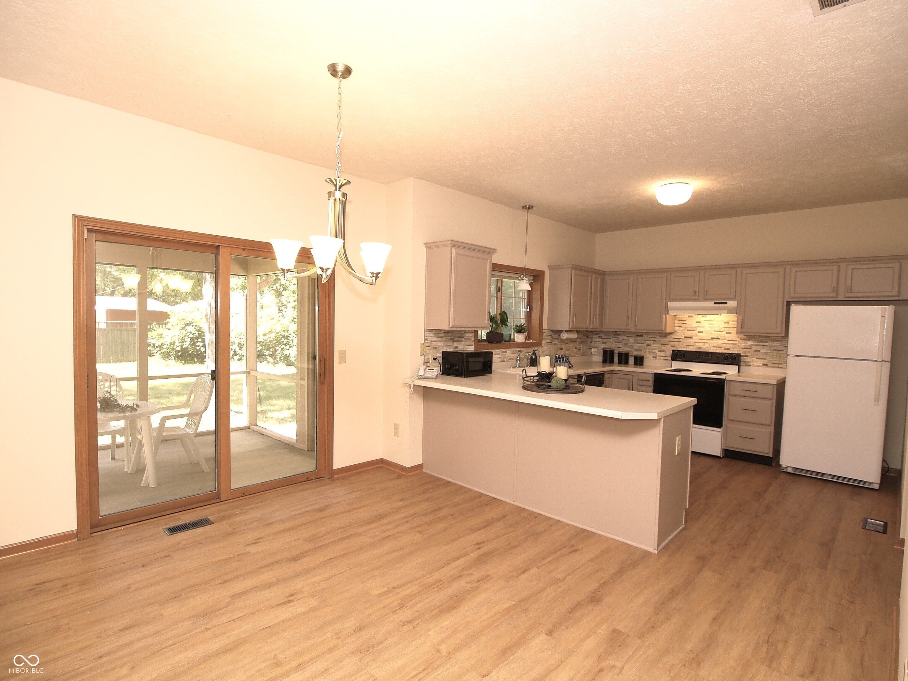 10350 Foxwood Drive W
