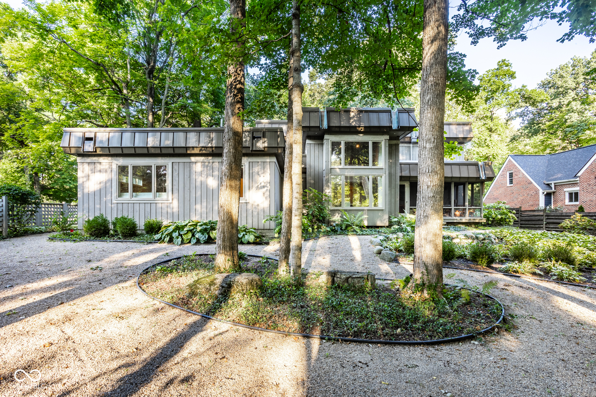 8385 N Illinois Street