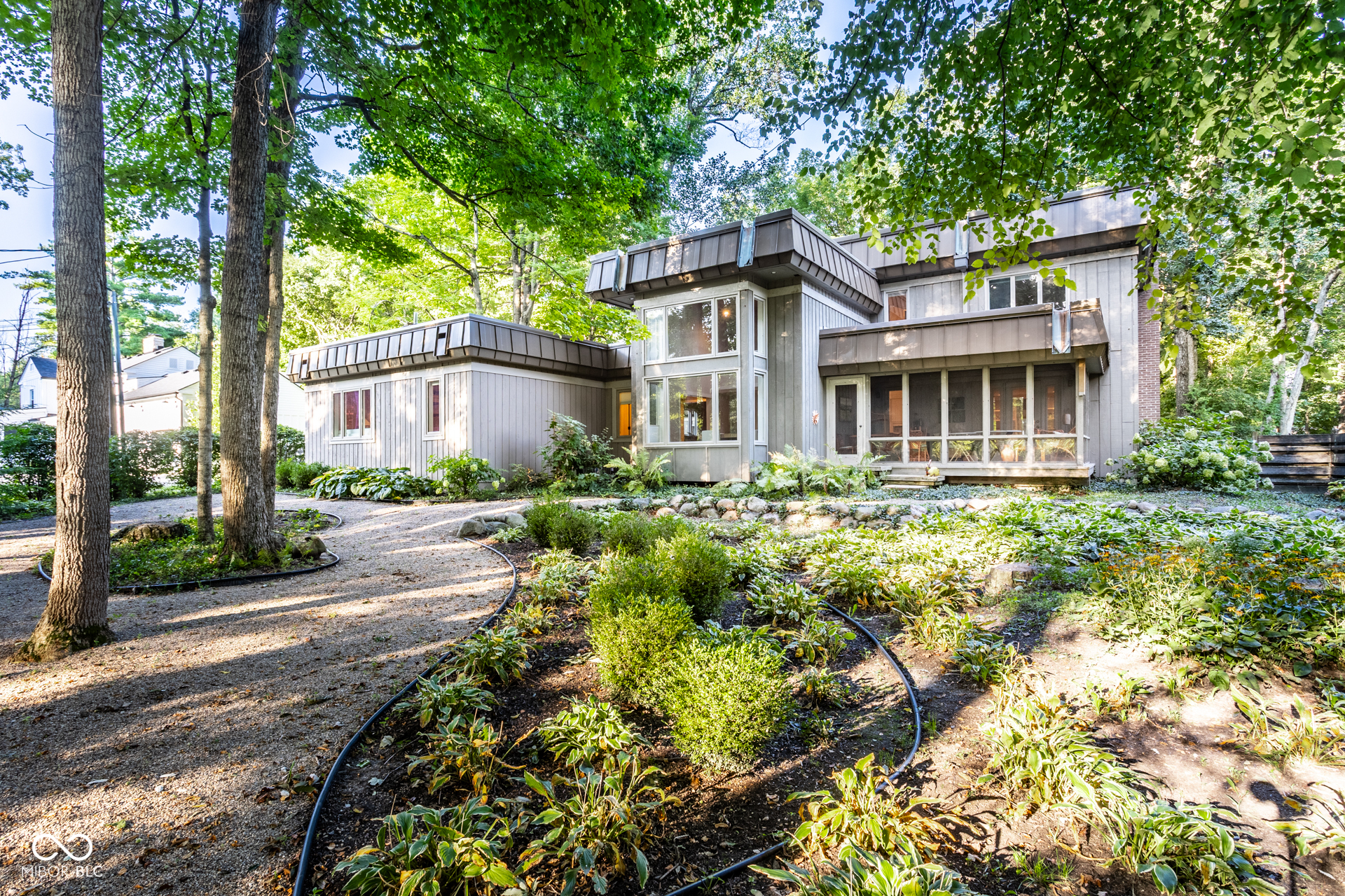 8385 N Illinois Street