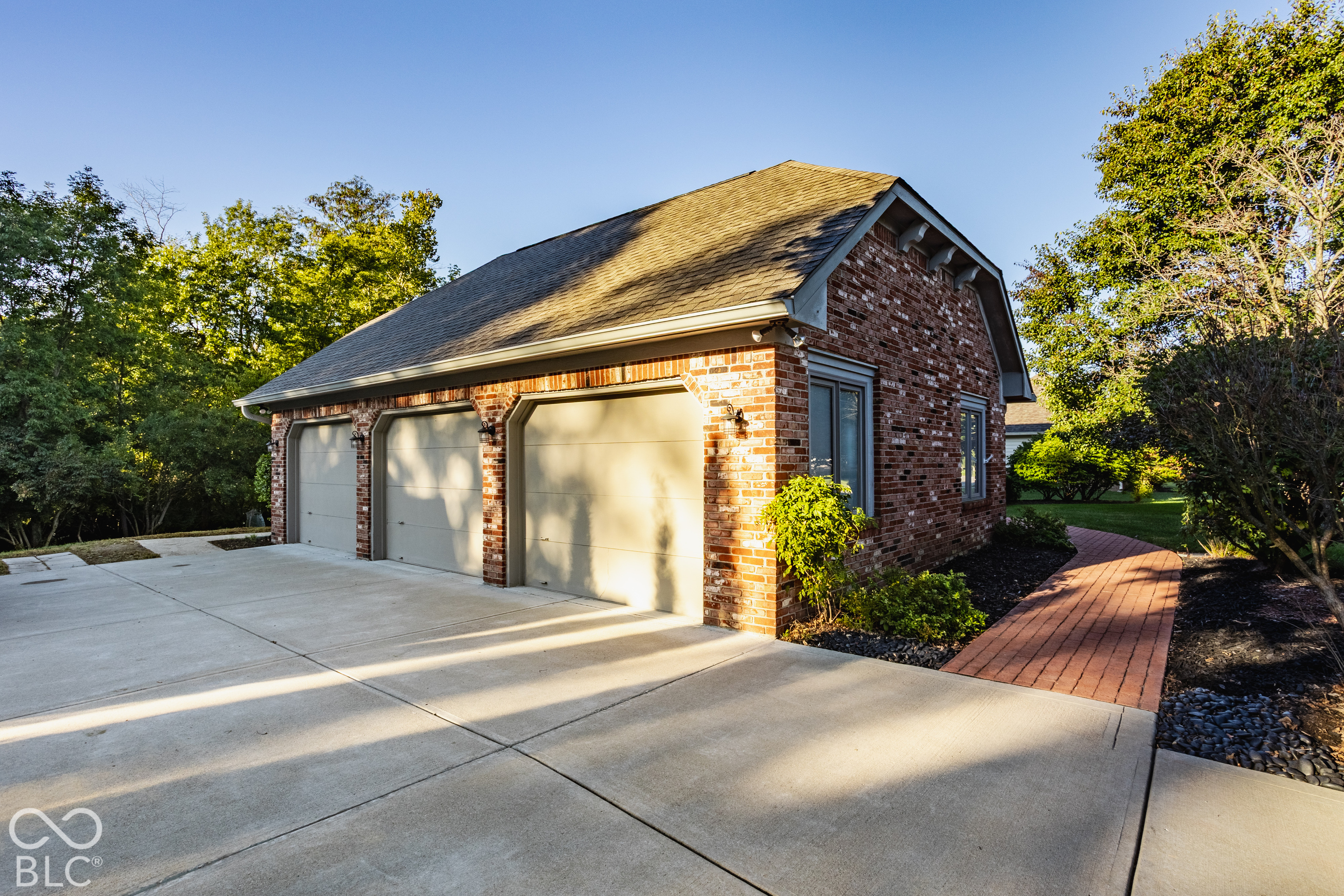 9037 Pinecreek Way