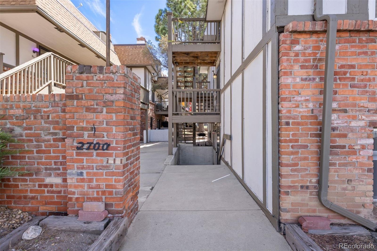 2700 S Holly Street Unit: 100