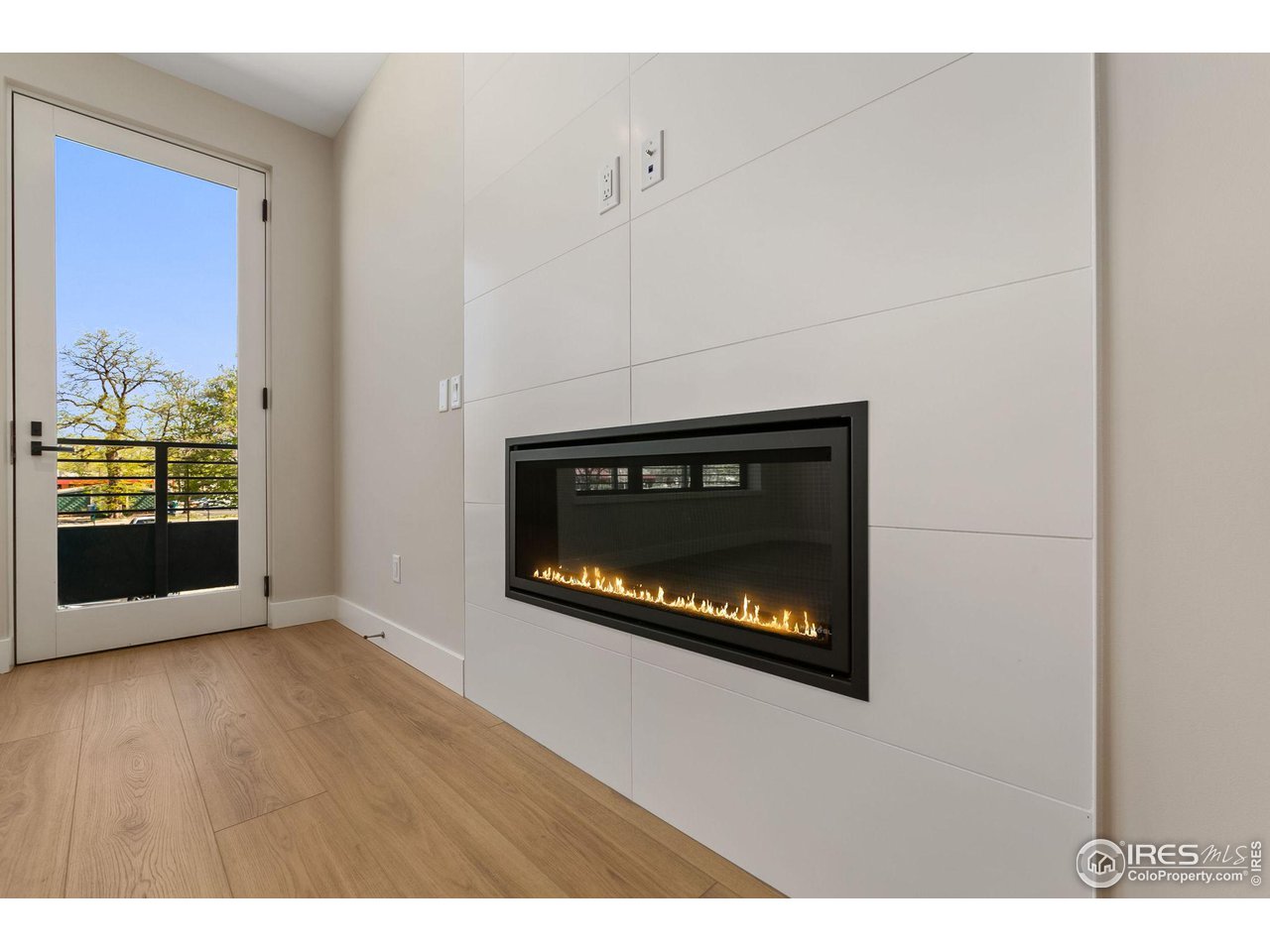 205 E 6th St 203