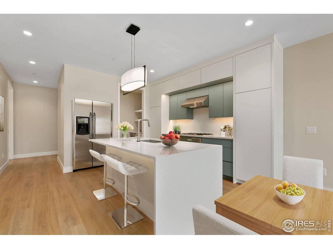 205 E 6th St 203