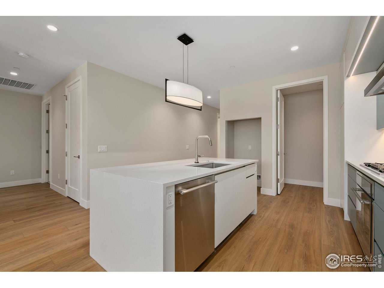 205 E 6th St 203