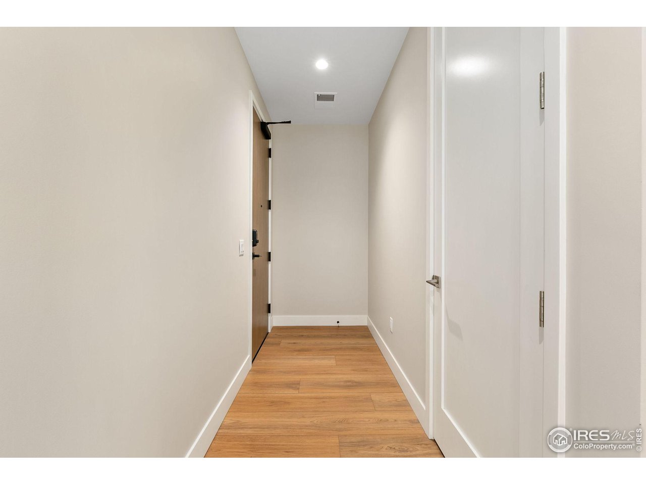 205 E 6th St 203