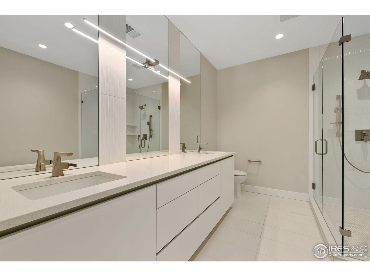 205 E 6th St 203
