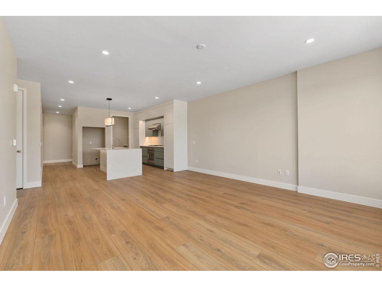205 E 6th St 203