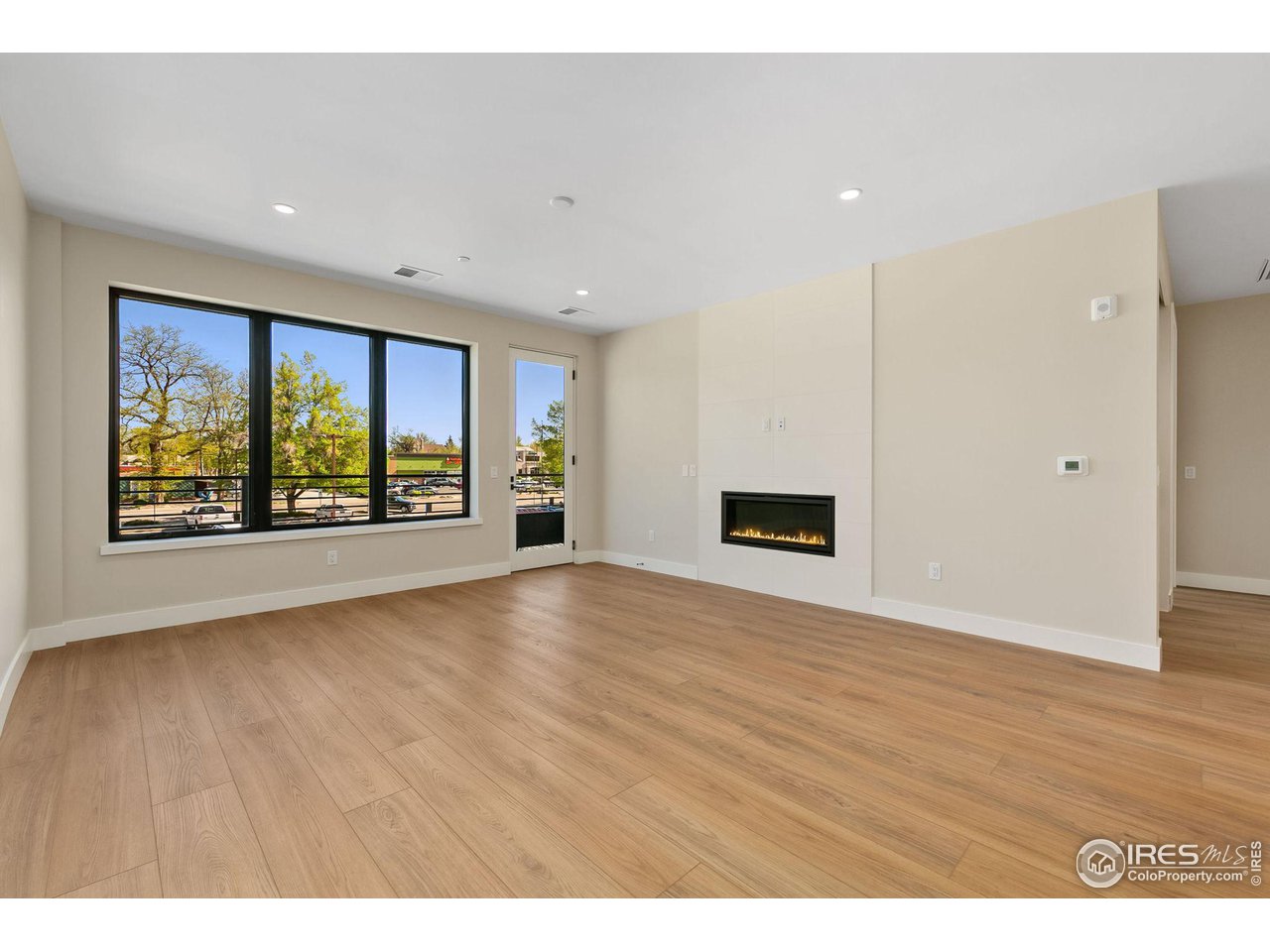 205 E 6th St 203