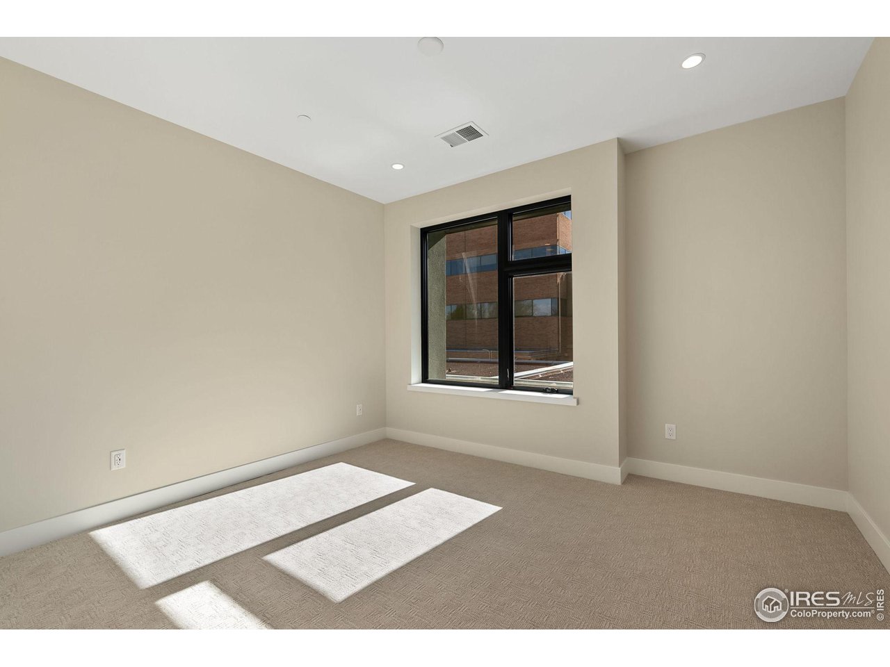 205 E 6th St 203