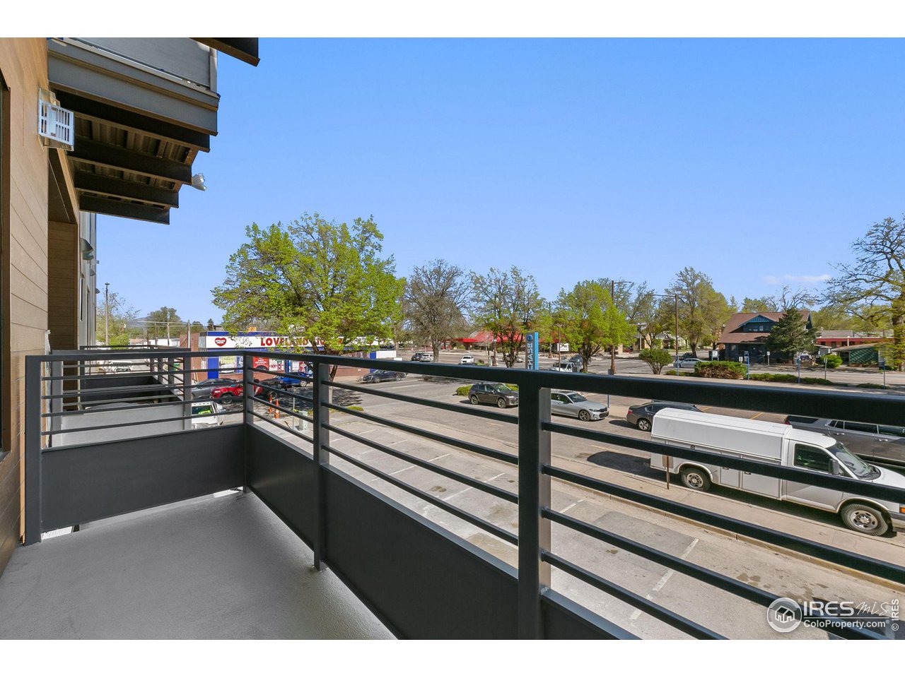 205 E 6th St 203
