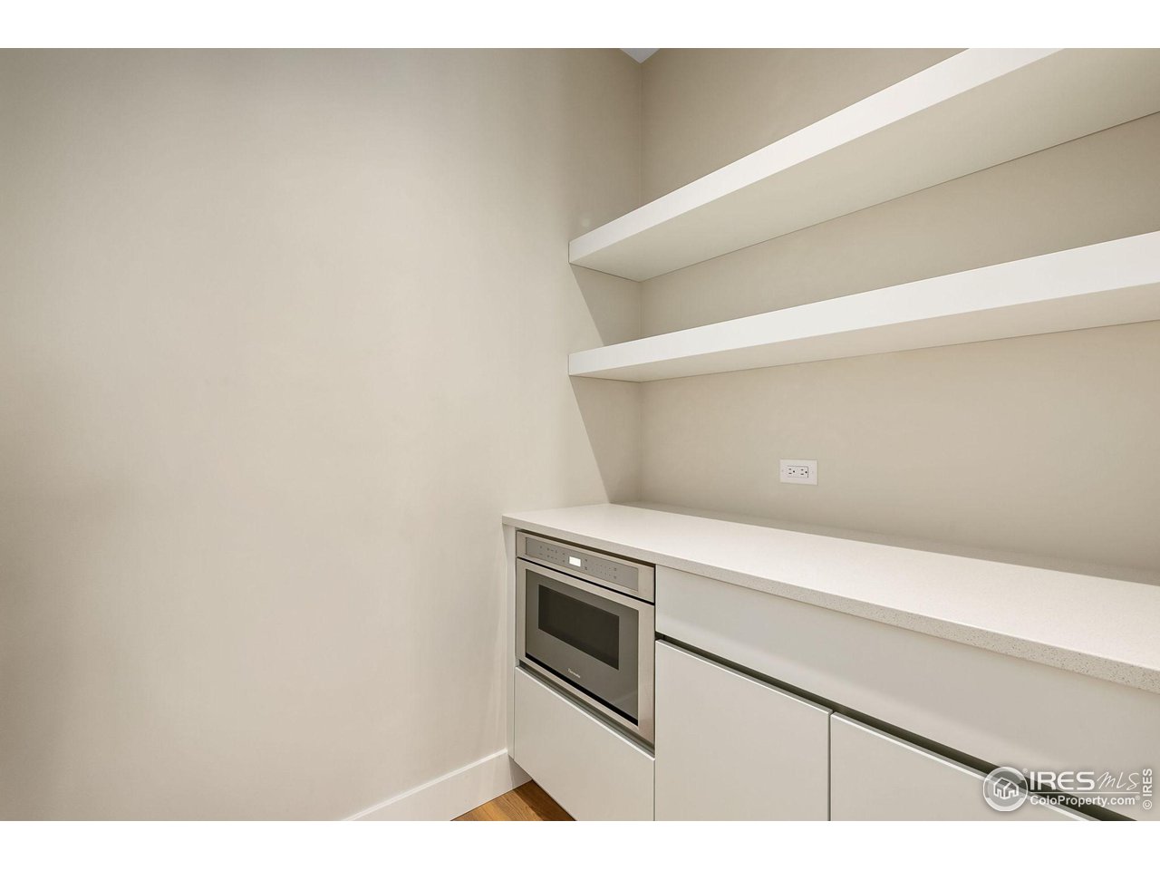 205 E 6th St 203