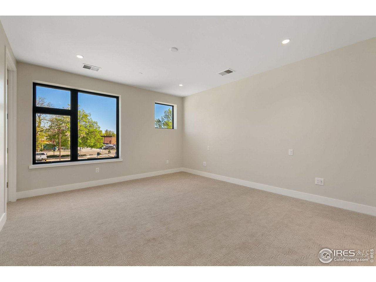 205 E 6th St 203