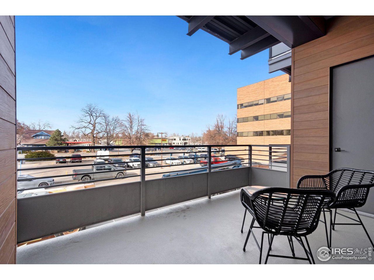 205 E 6th St 202