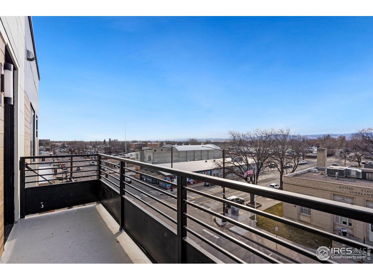 205 E 6th St 202