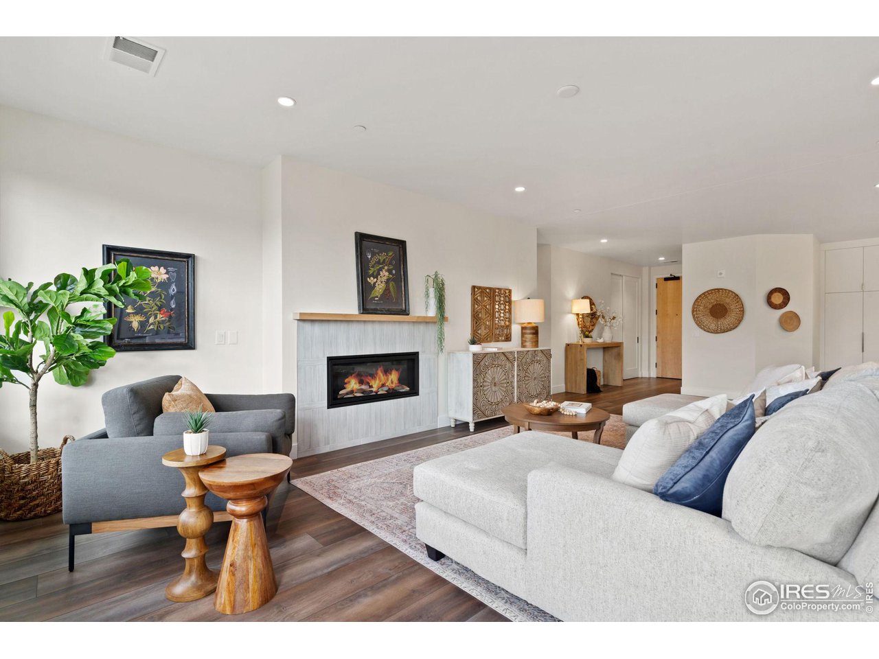 205 E 6th St 201