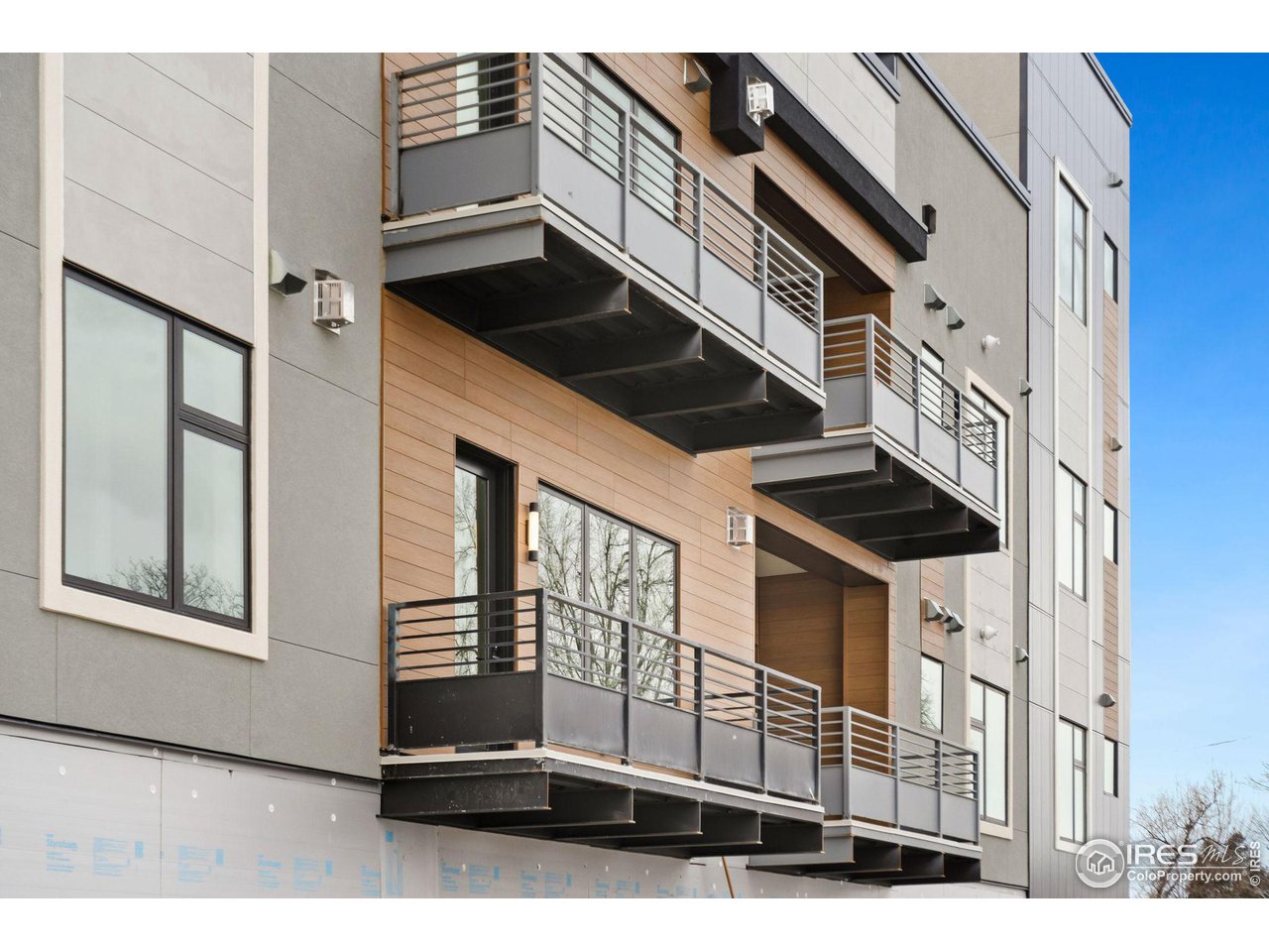 205 E 6th St 201