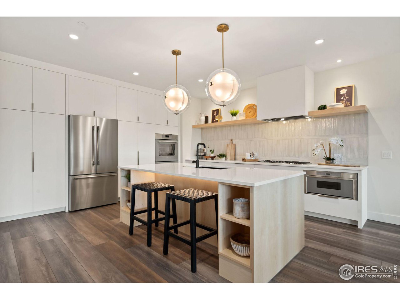 205 E 6th St 201