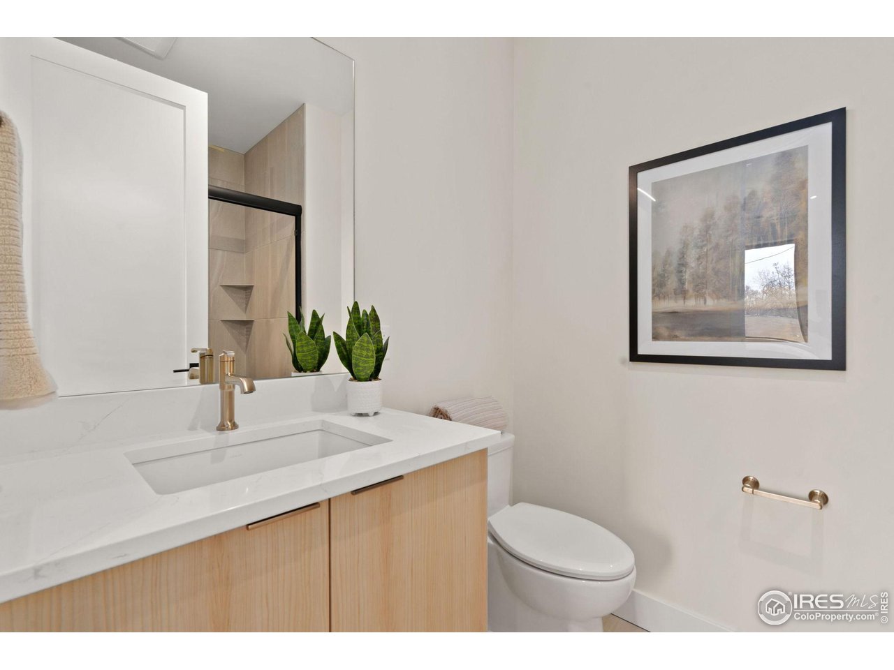205 E 6th St 201
