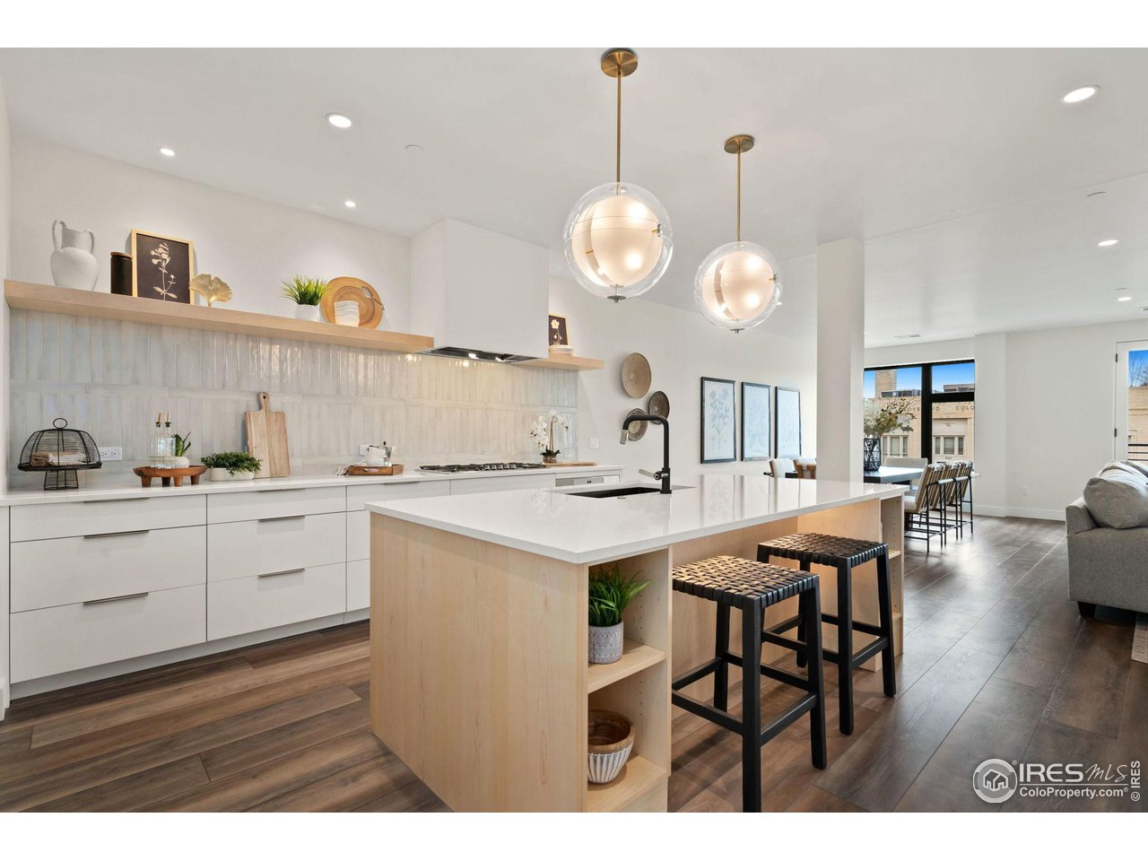 205 E 6th St 201