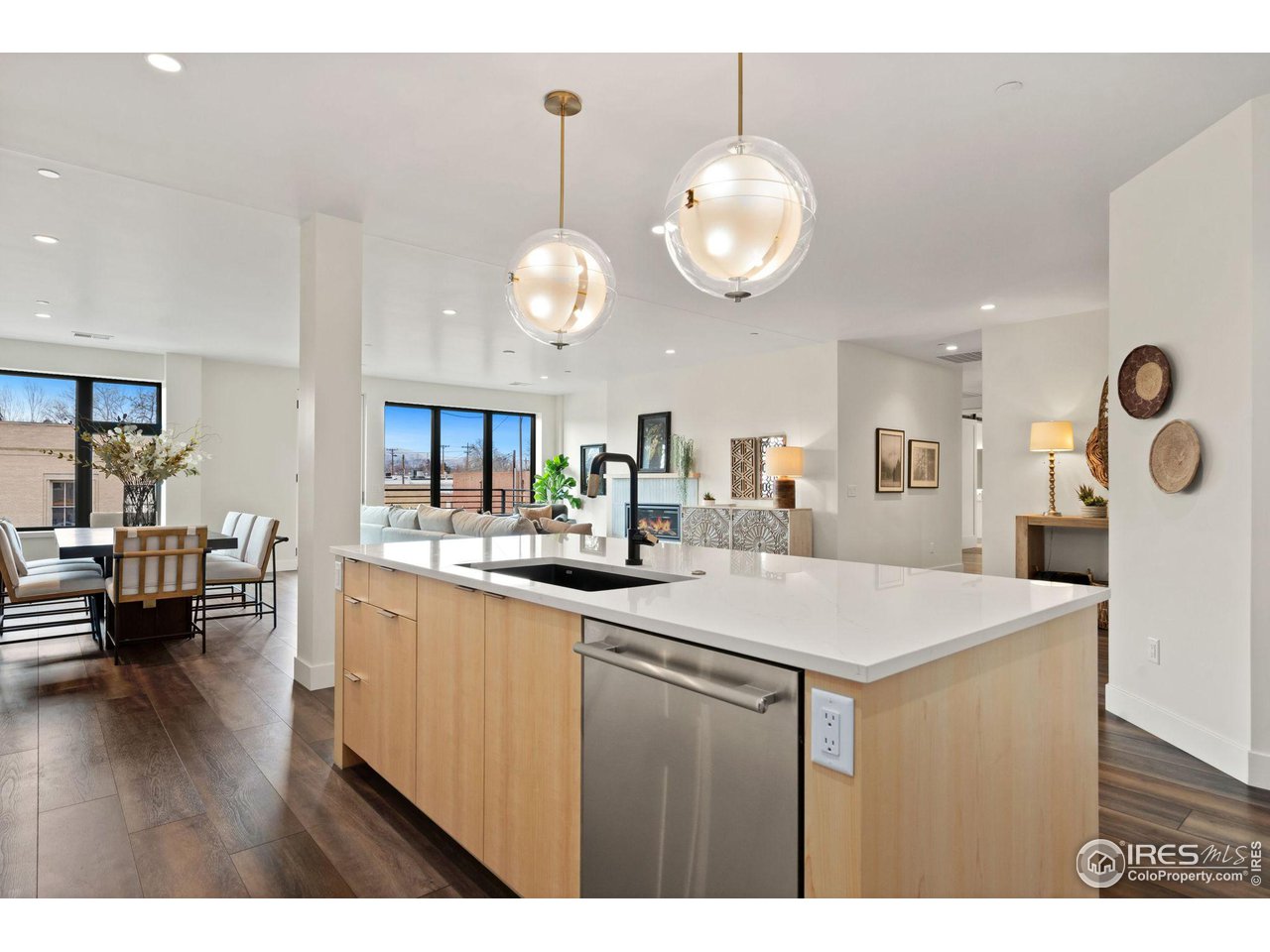 205 E 6th St 201