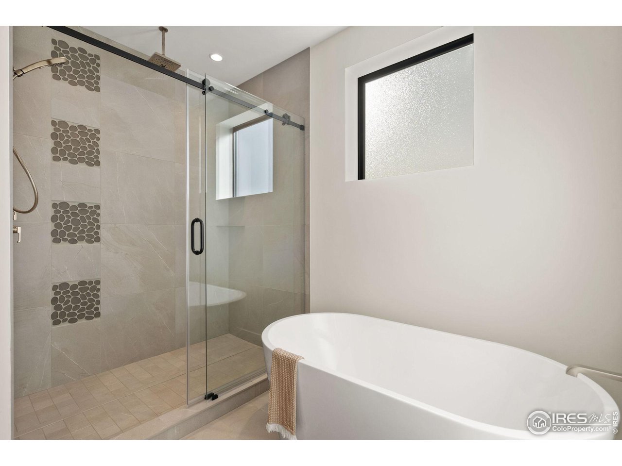205 E 6th St 201
