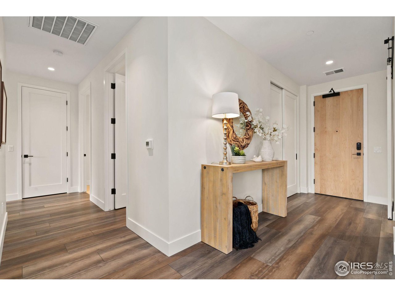 205 E 6th St 201