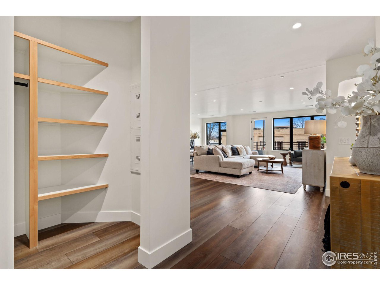 205 E 6th St 201