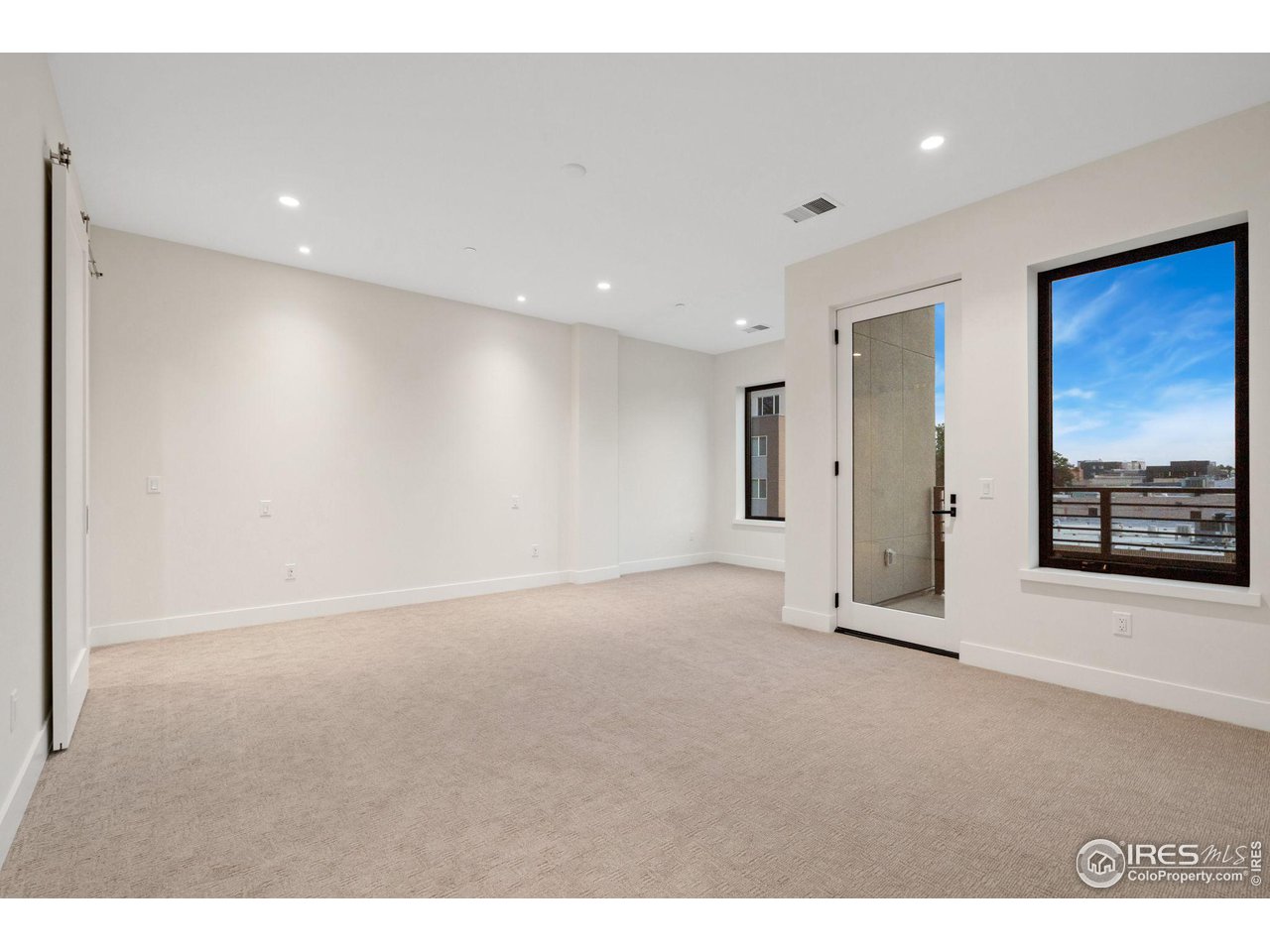 205 E 6th St 300